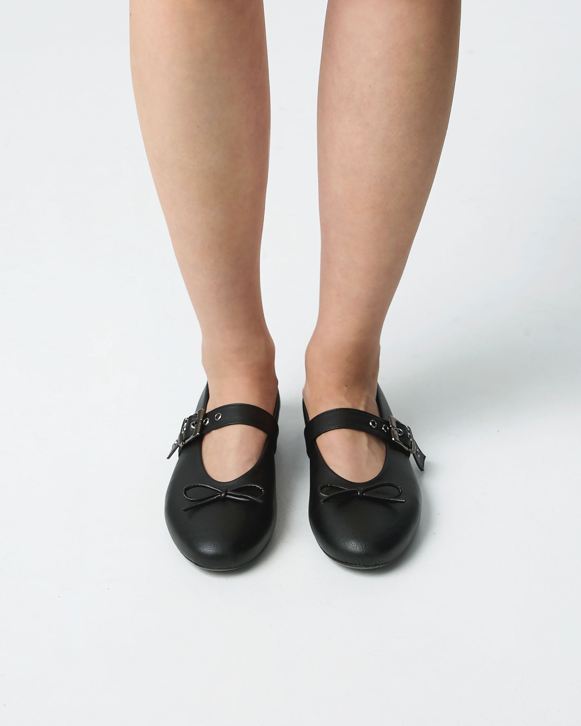 Mara Pumps black ballerinas with a bow