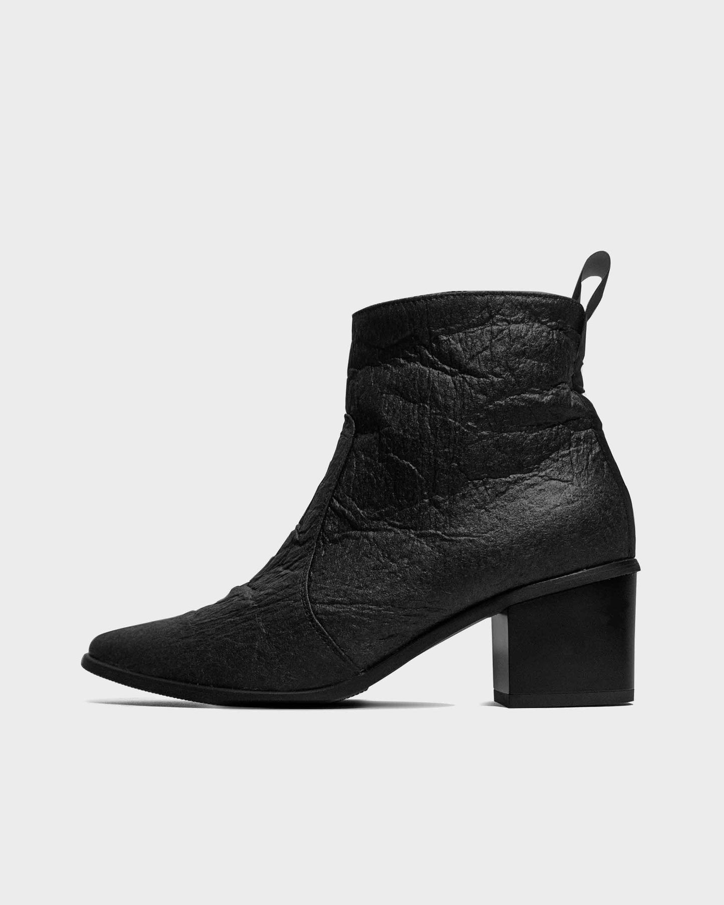 Swan No.1 Schwarze Pina-Stiefel aus Pinatex – Musterverkauf