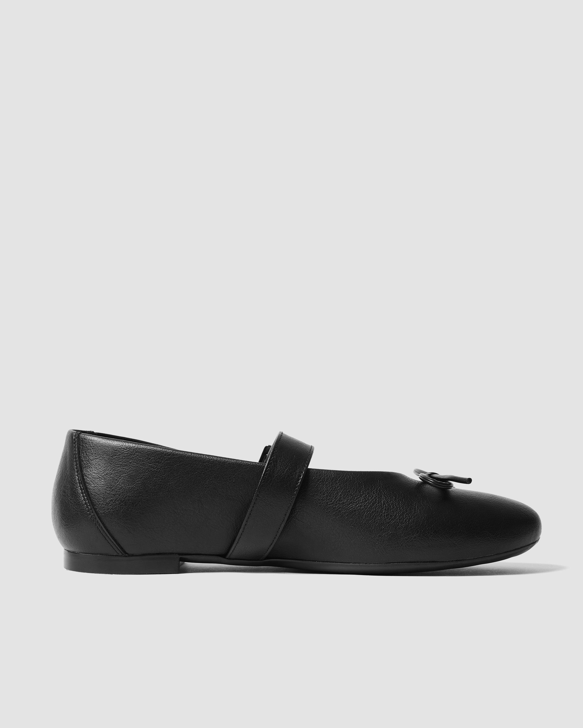 Mara Pumps black ballerinas with a bow - front view