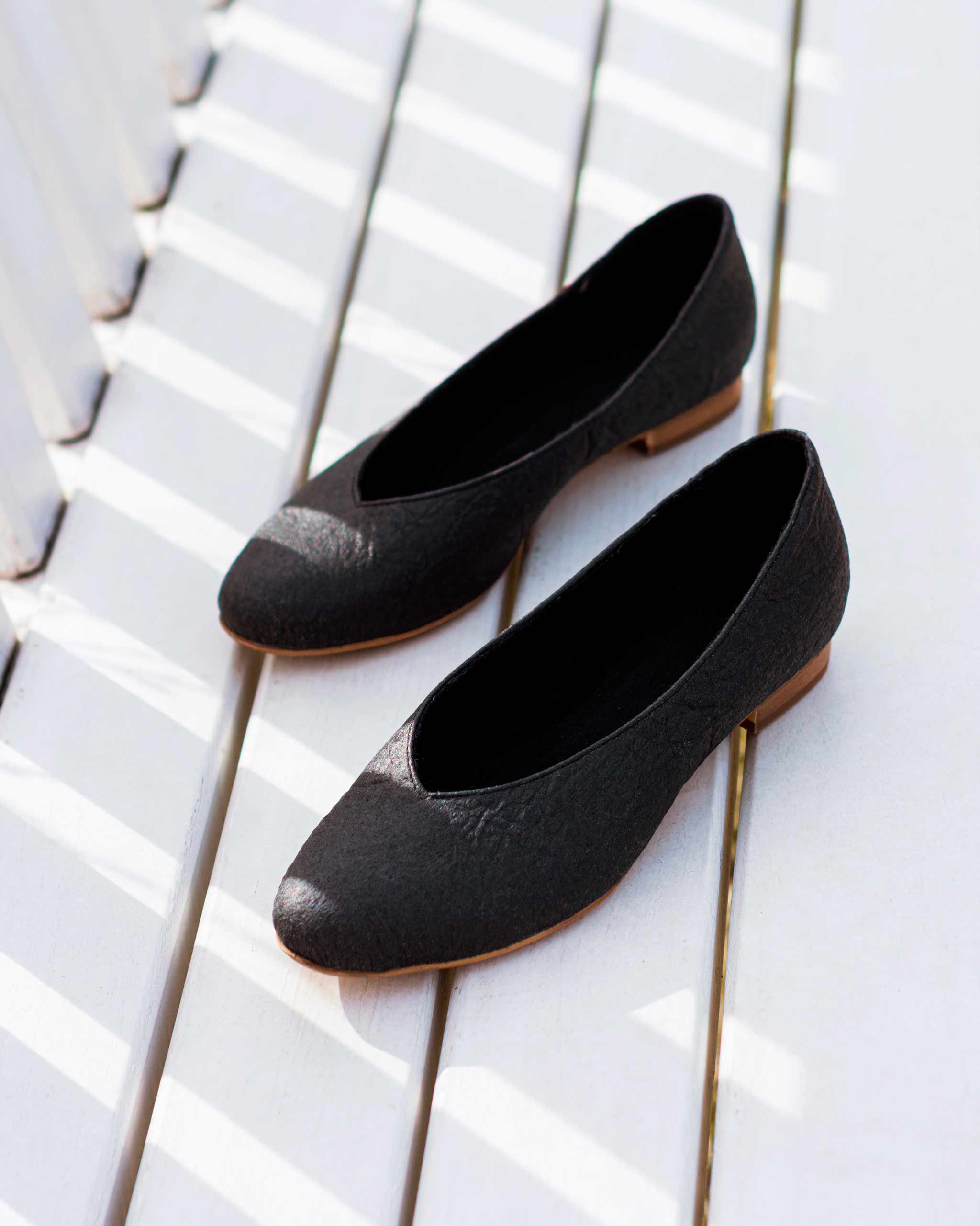 Pumps Black Pina ballerinas made of Pinatex - outlet