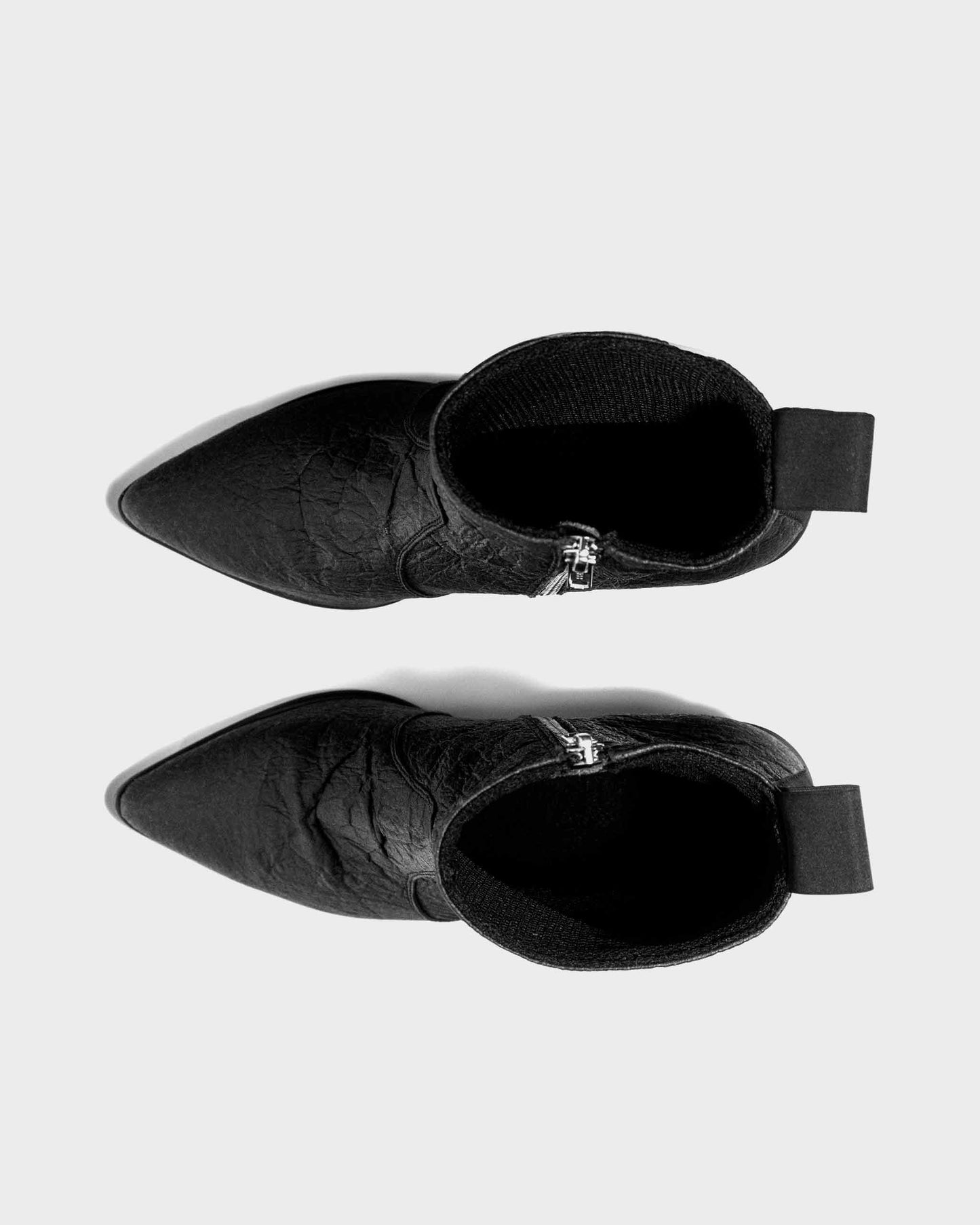 Swan No.1 Schwarze Pina-Stiefel aus Pinatex – Musterverkauf