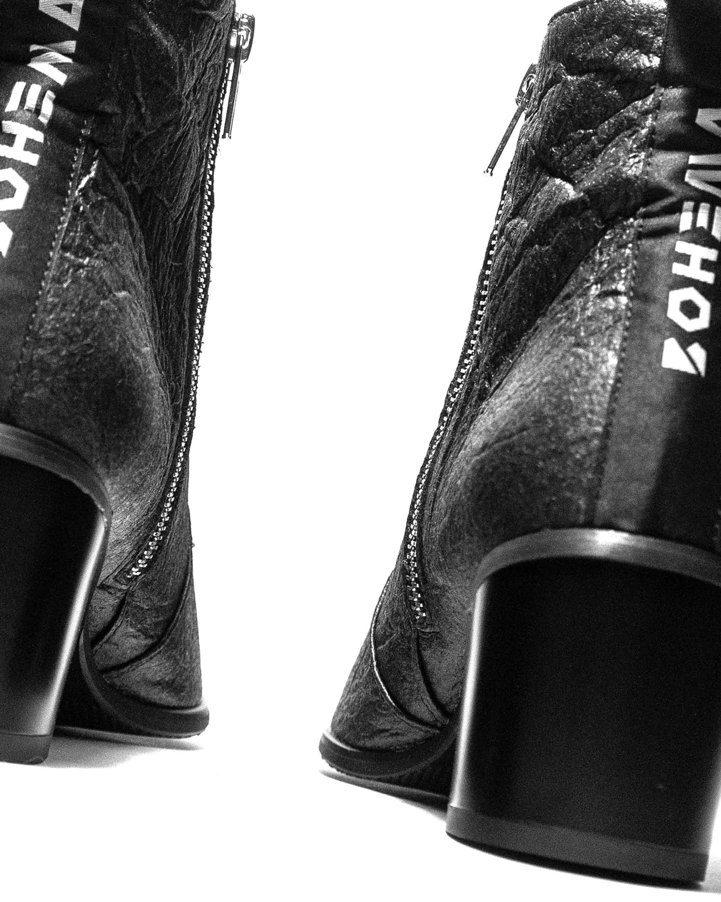 Swan No.1 Schwarze Pina-Stiefel aus Pinatex – Musterverkauf