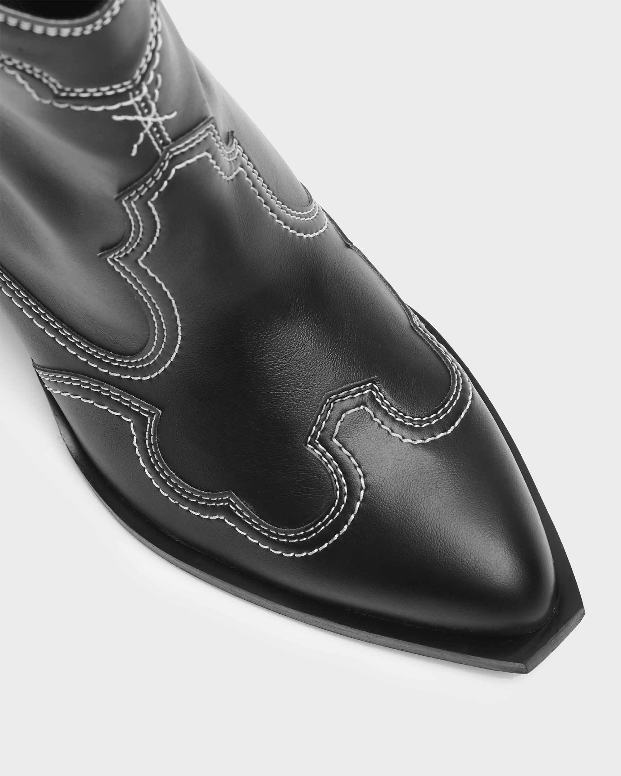 Stitchy cowboy boots black