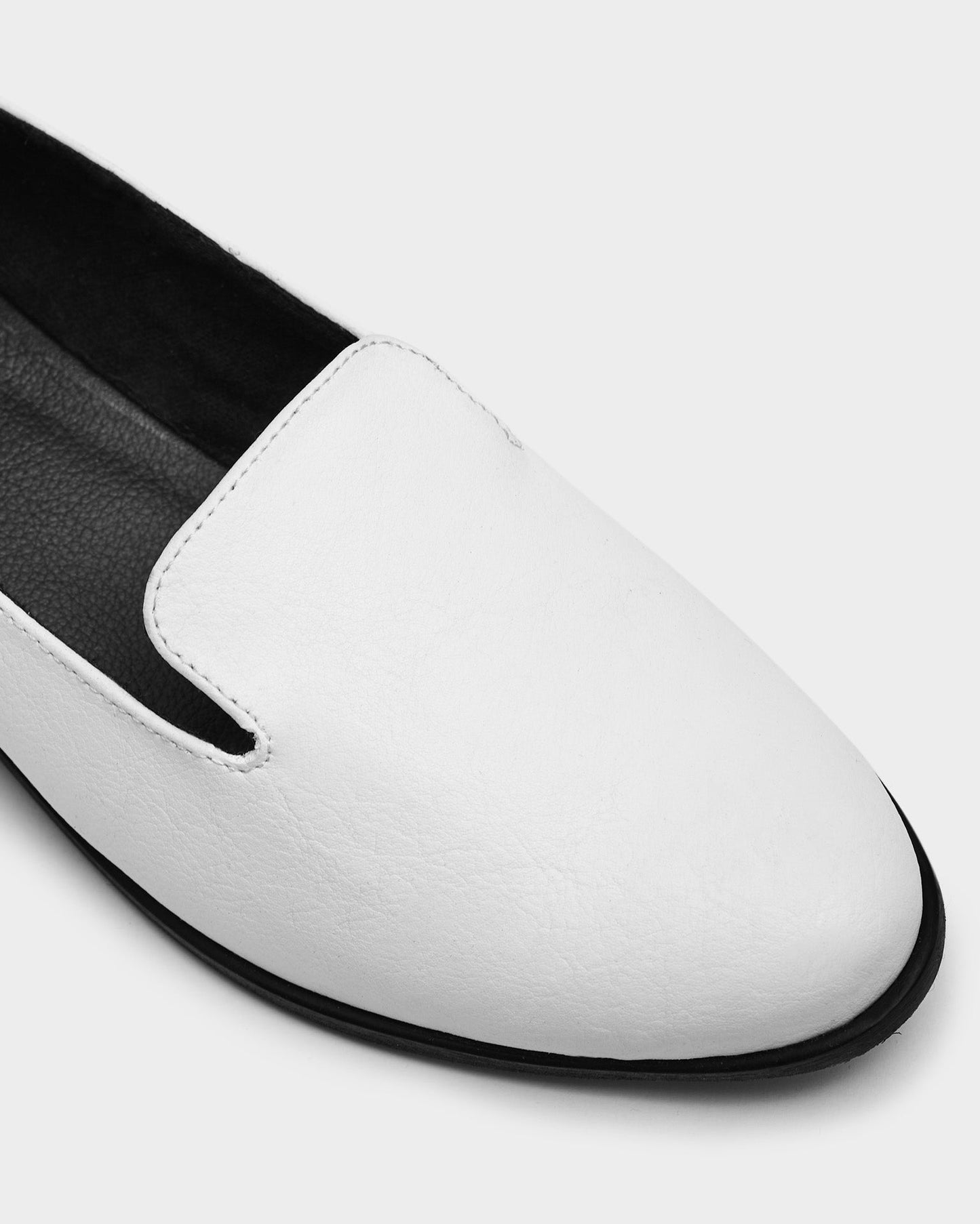 Lords White Loafers made of grape leather Vegea - sample sale