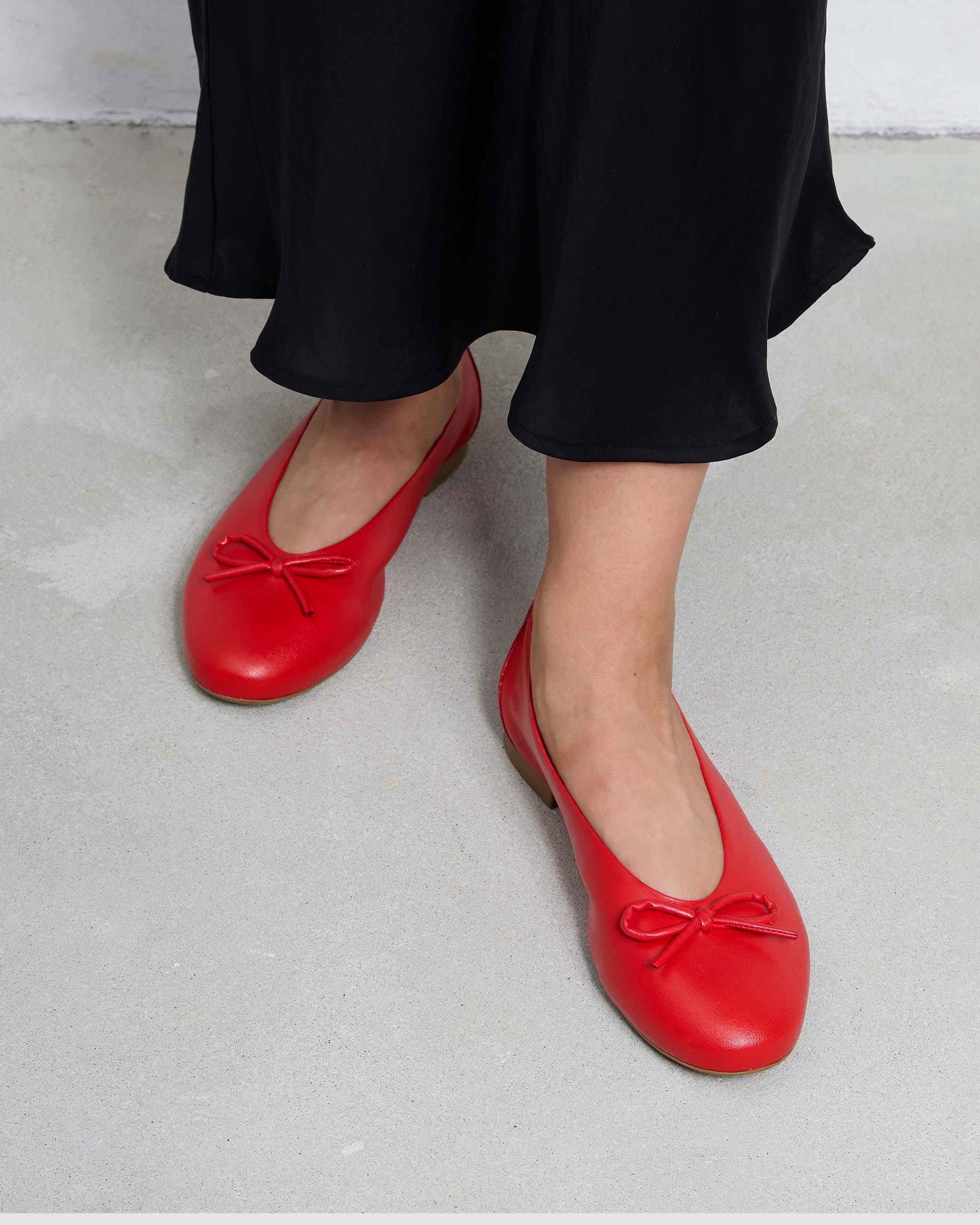 Mossy Pumps Red ballet flats with a bow