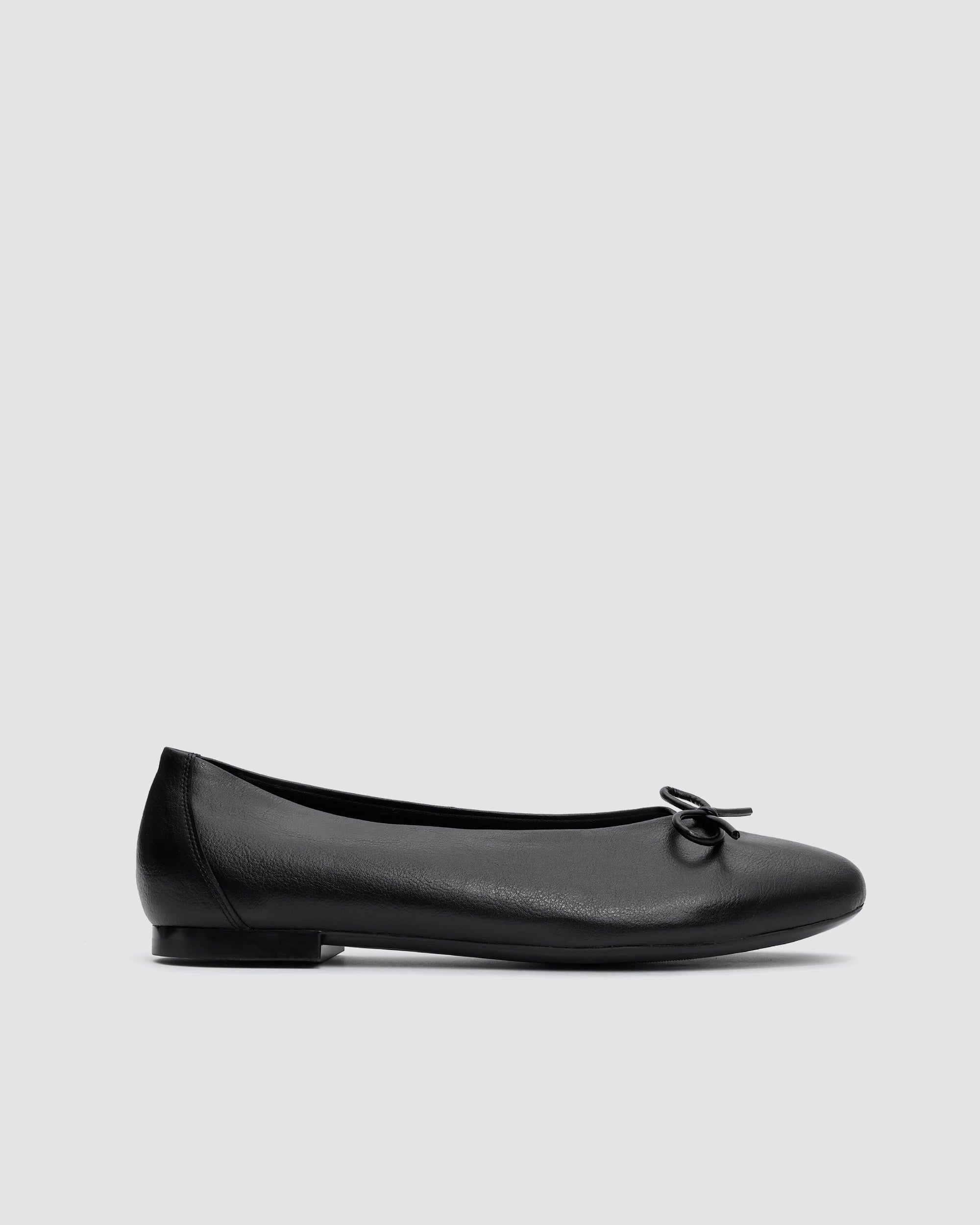 Mossy Pumps Black ballet flats with a bow