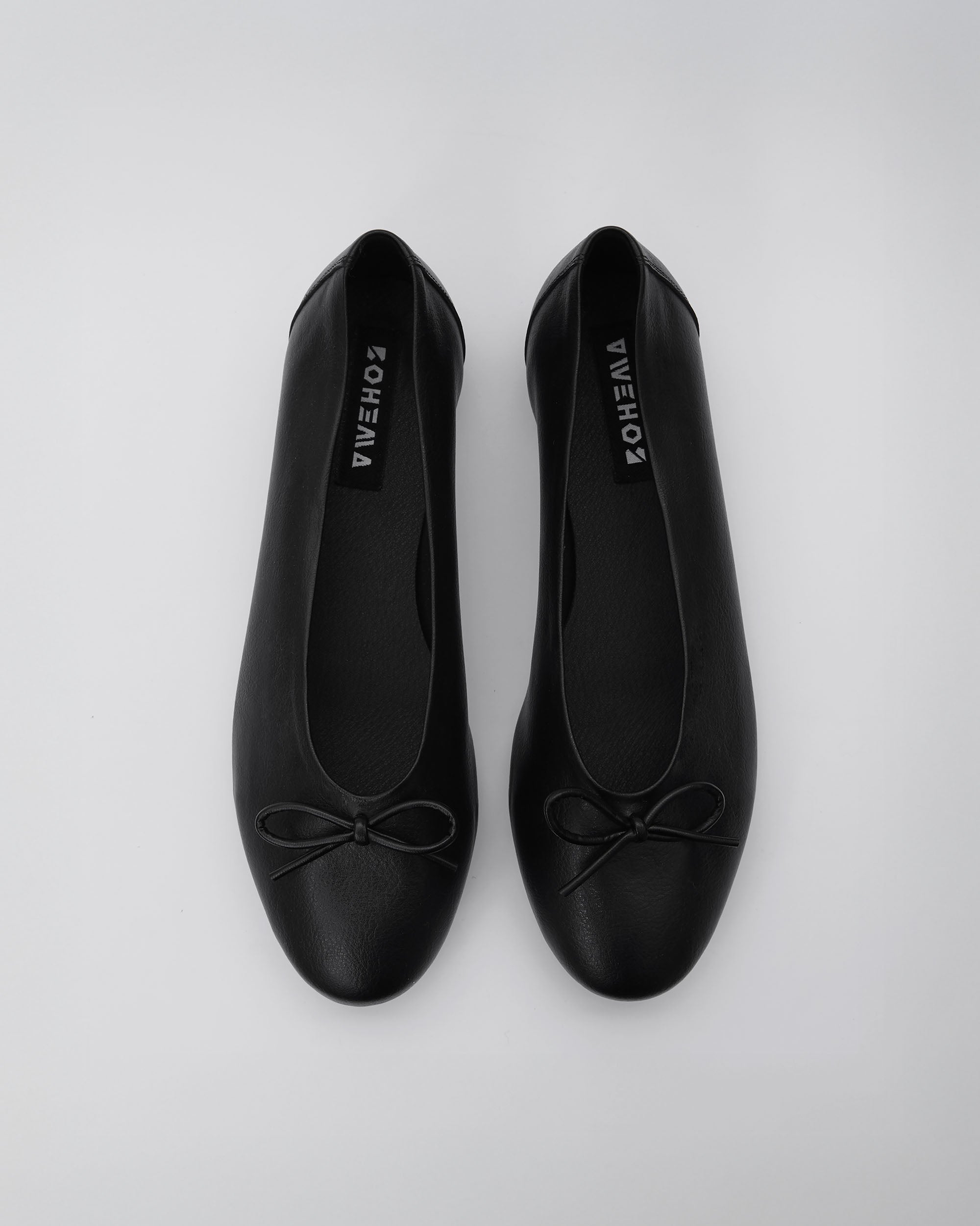 Mossy Pumps Black ballet flats with a bow