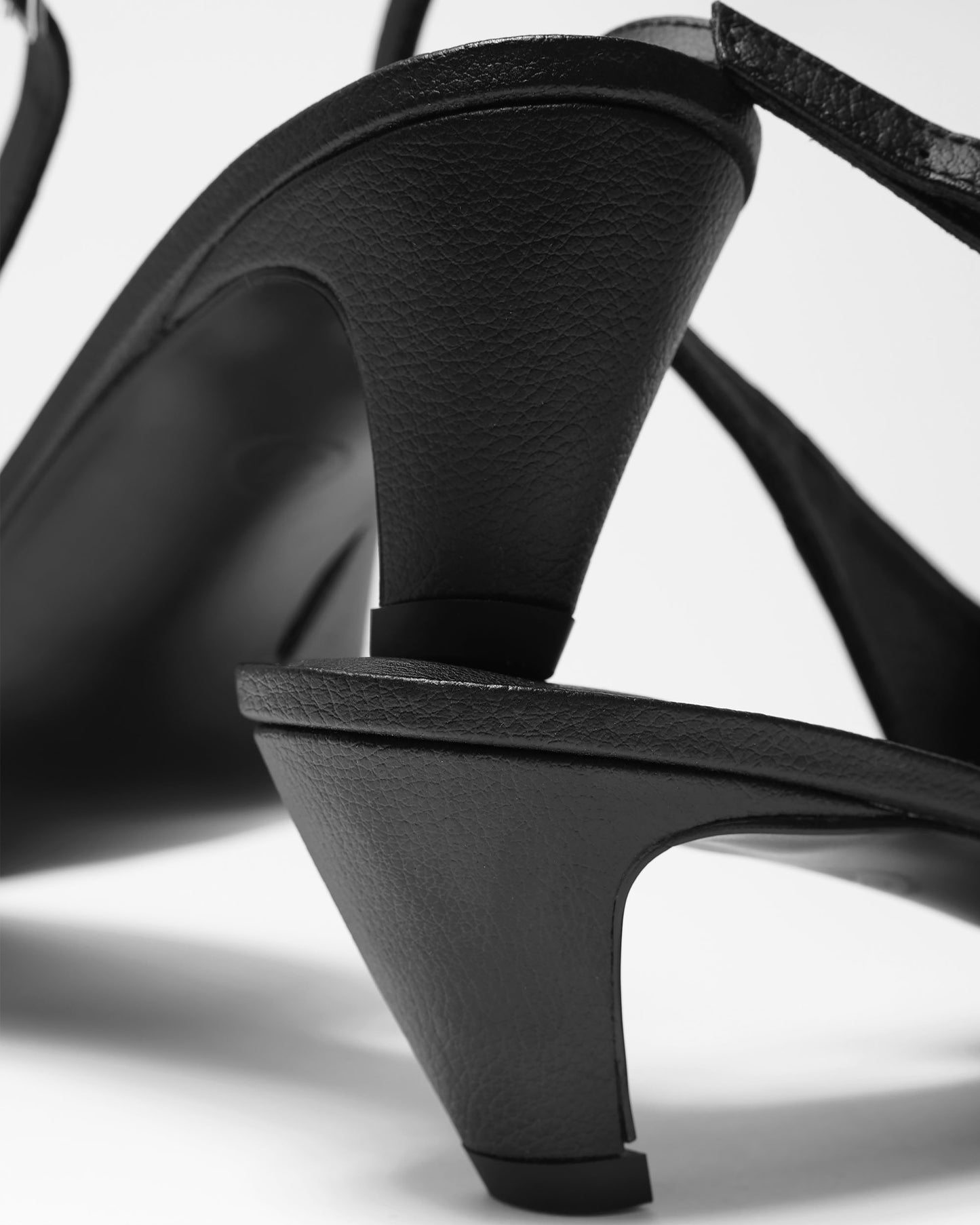 Kitten Heels Black pointy toe pumps
