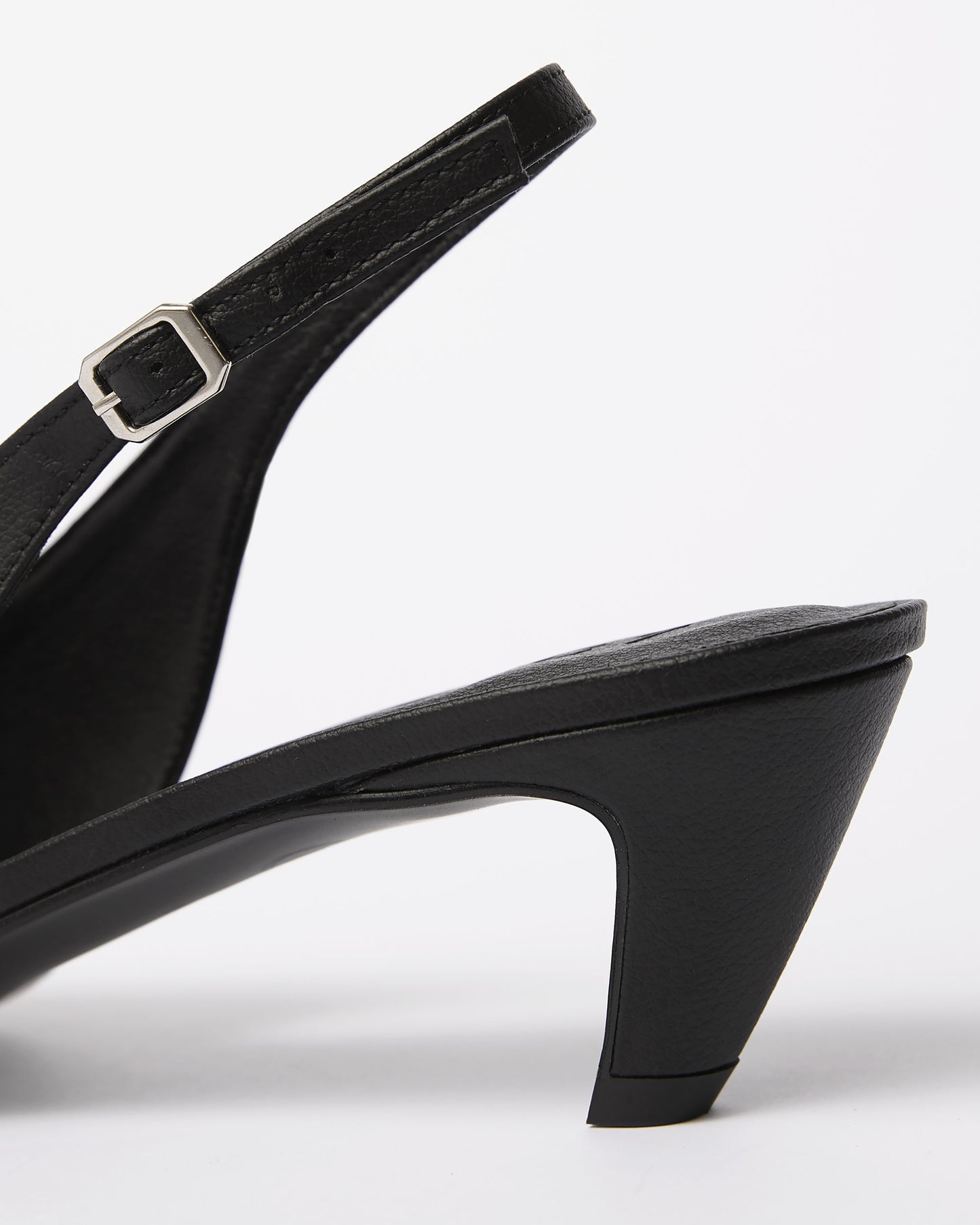 Kitten Heels Black pointy toe pumps