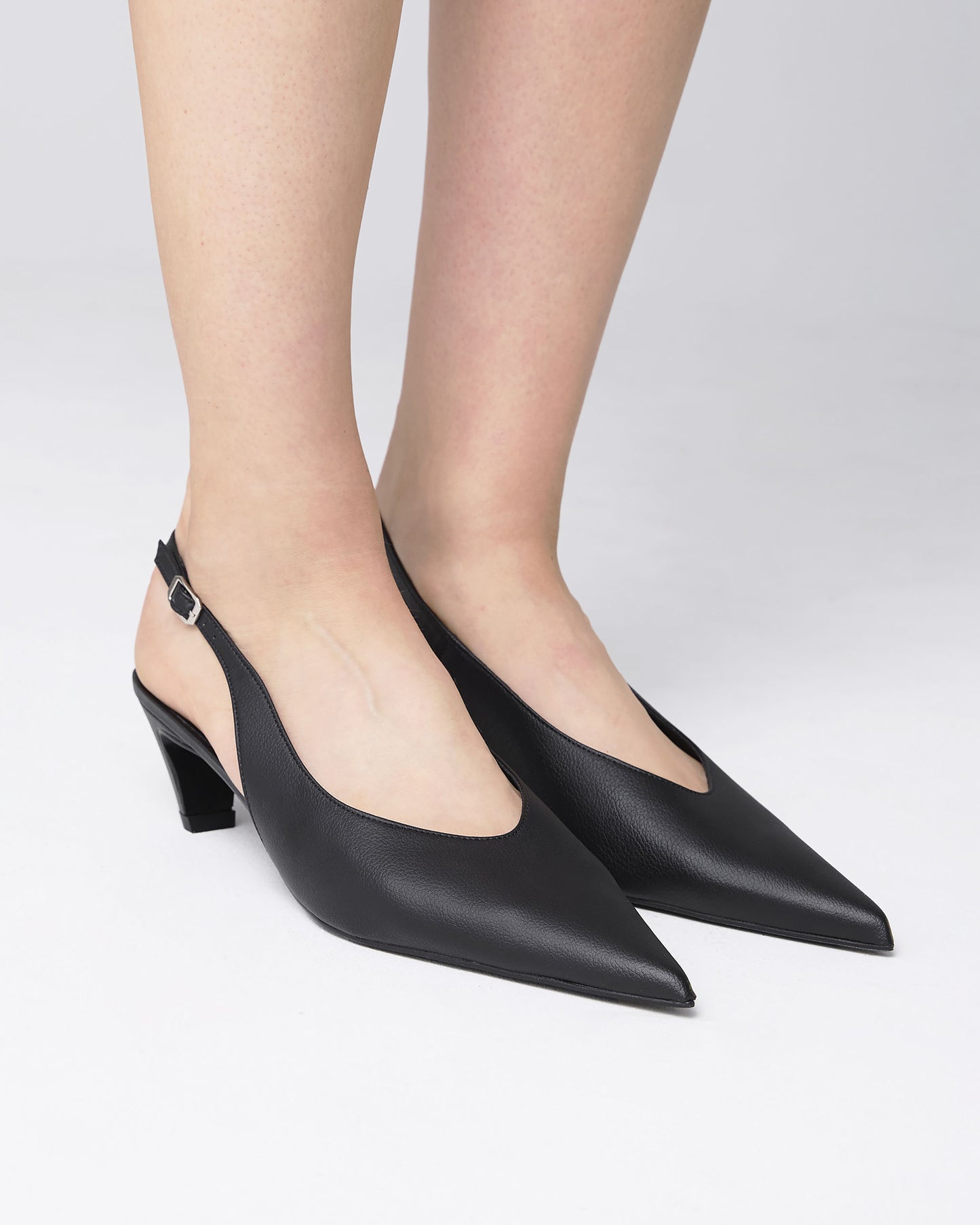 Kitten Heels Black pointy toe pumps