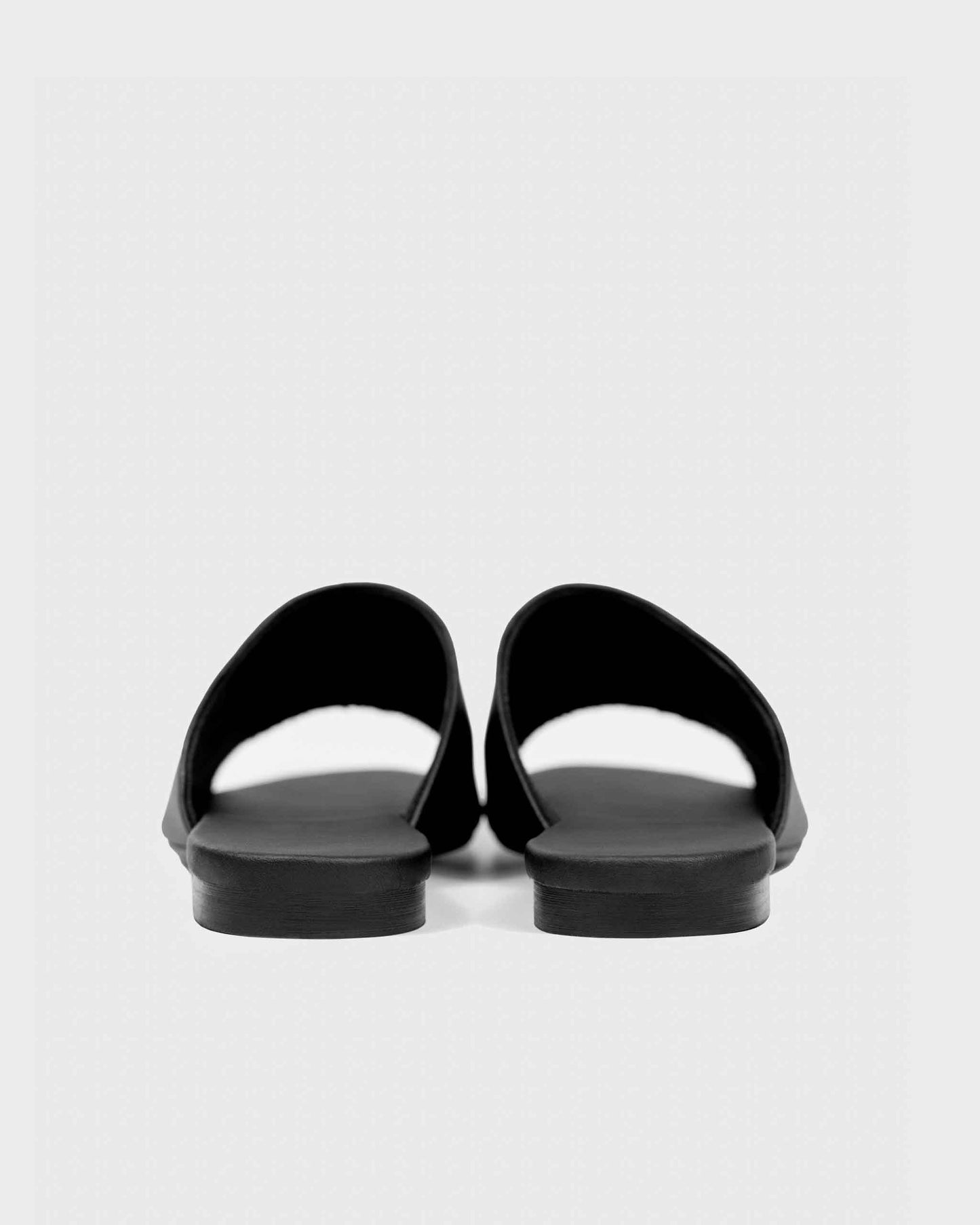 Ritzy Slides Black aus Traubenleder – Musterverkauf