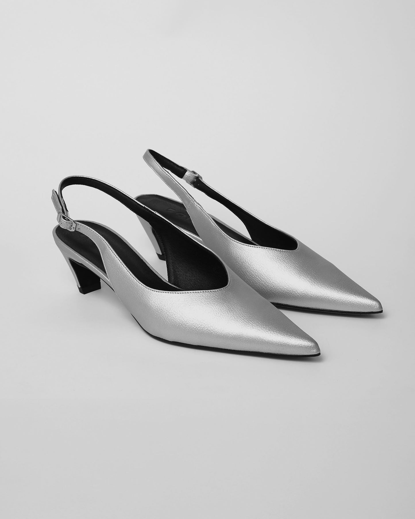 Kitten Heels Silver pointy toe pumps