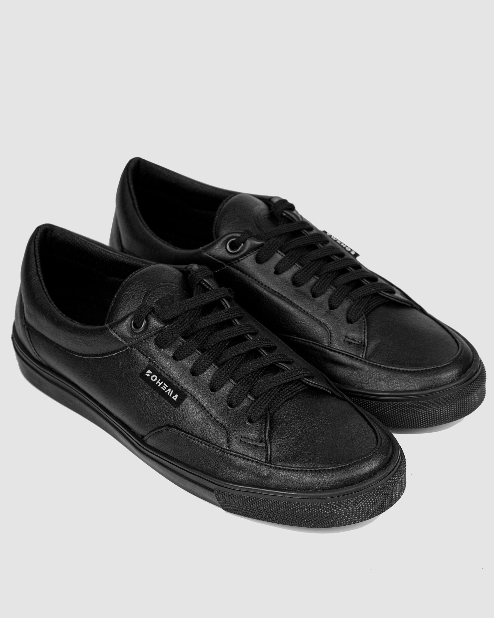 Awake Sneakers Black men's sneakers made of Vegea grape leather