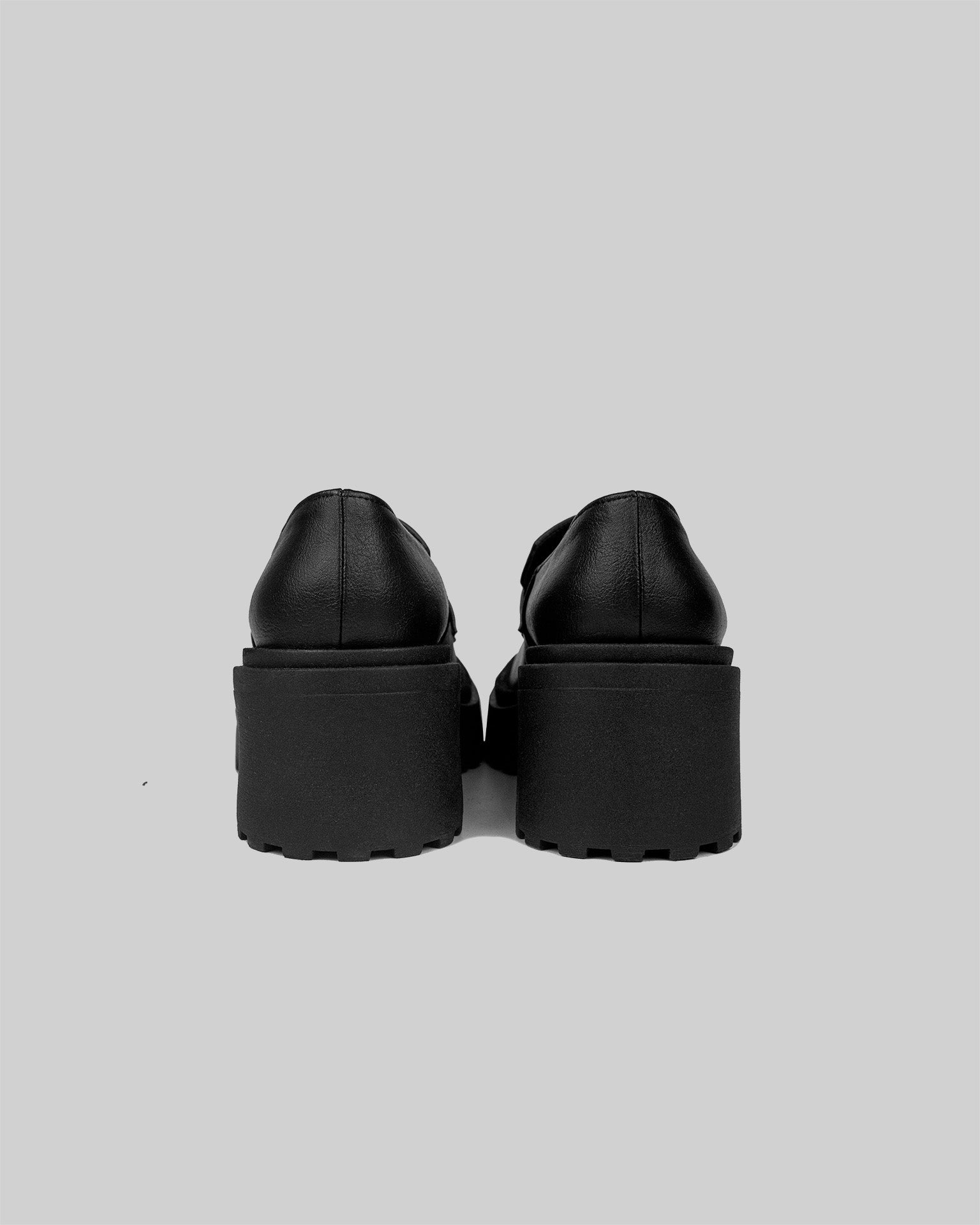 BOHEMA Squared Chunky Loafers in black - texture close-up of women's chunky loafers