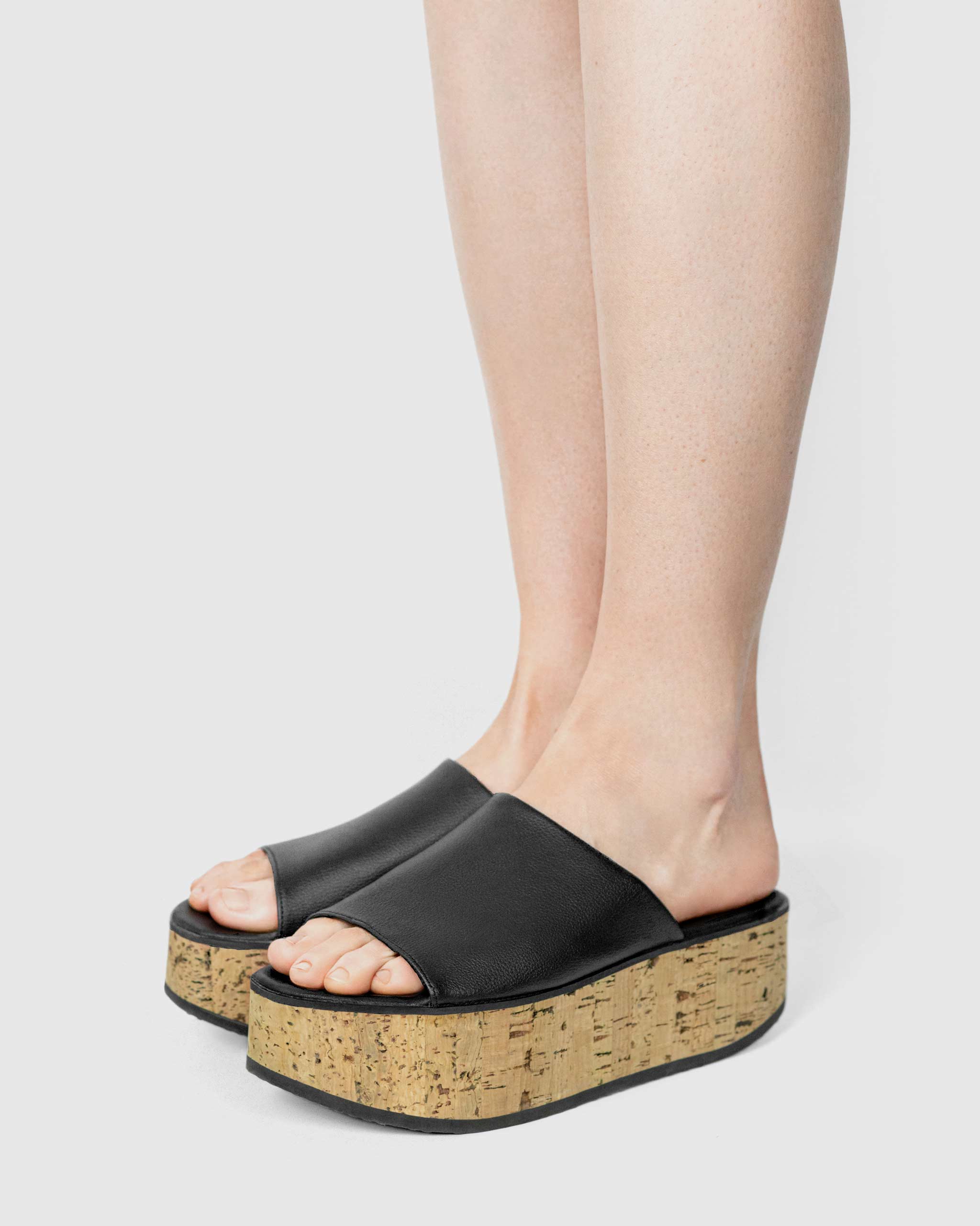 Geigi Flatforms Black grape leather sandals