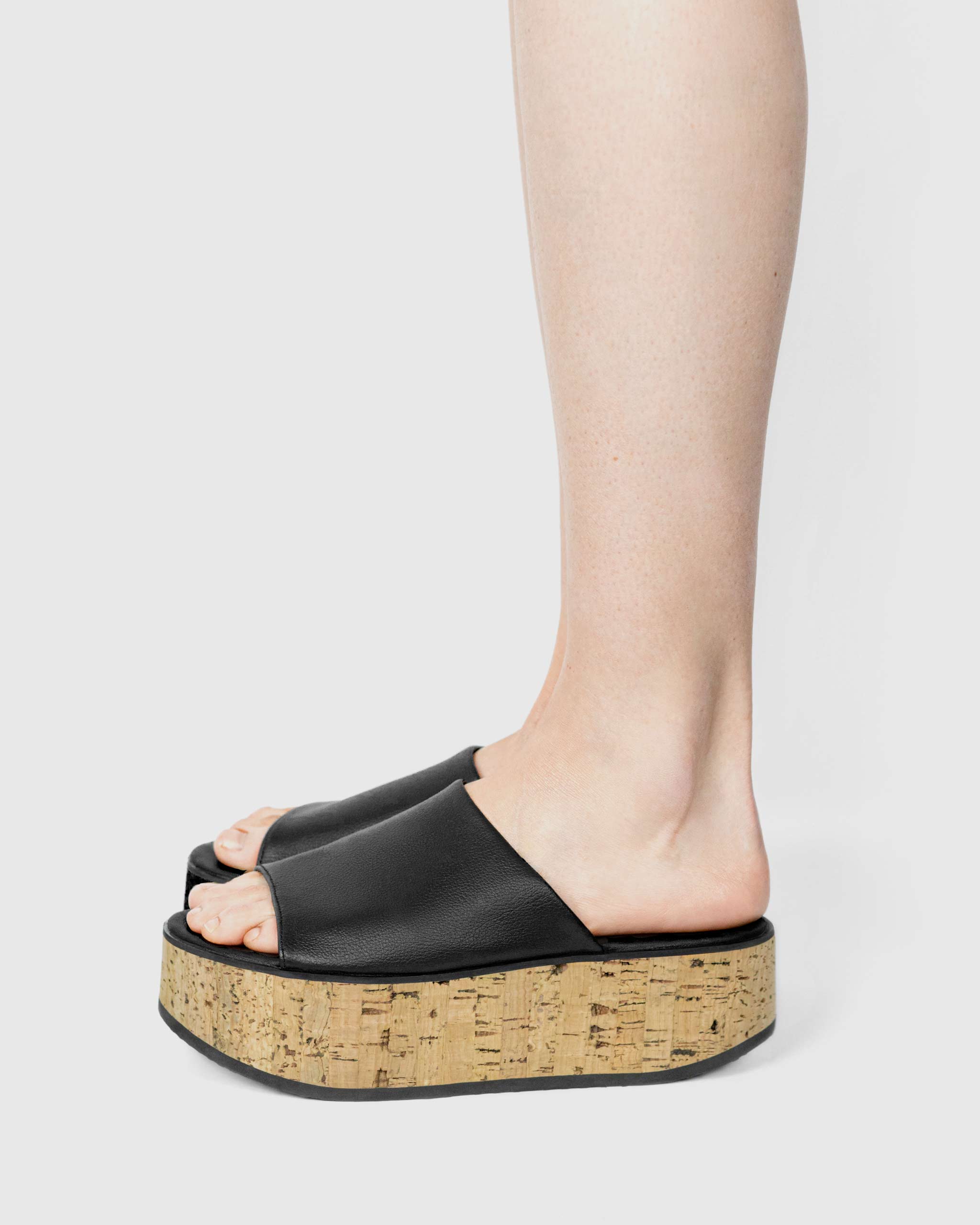Geigi Flatforms Black grape leather sandals