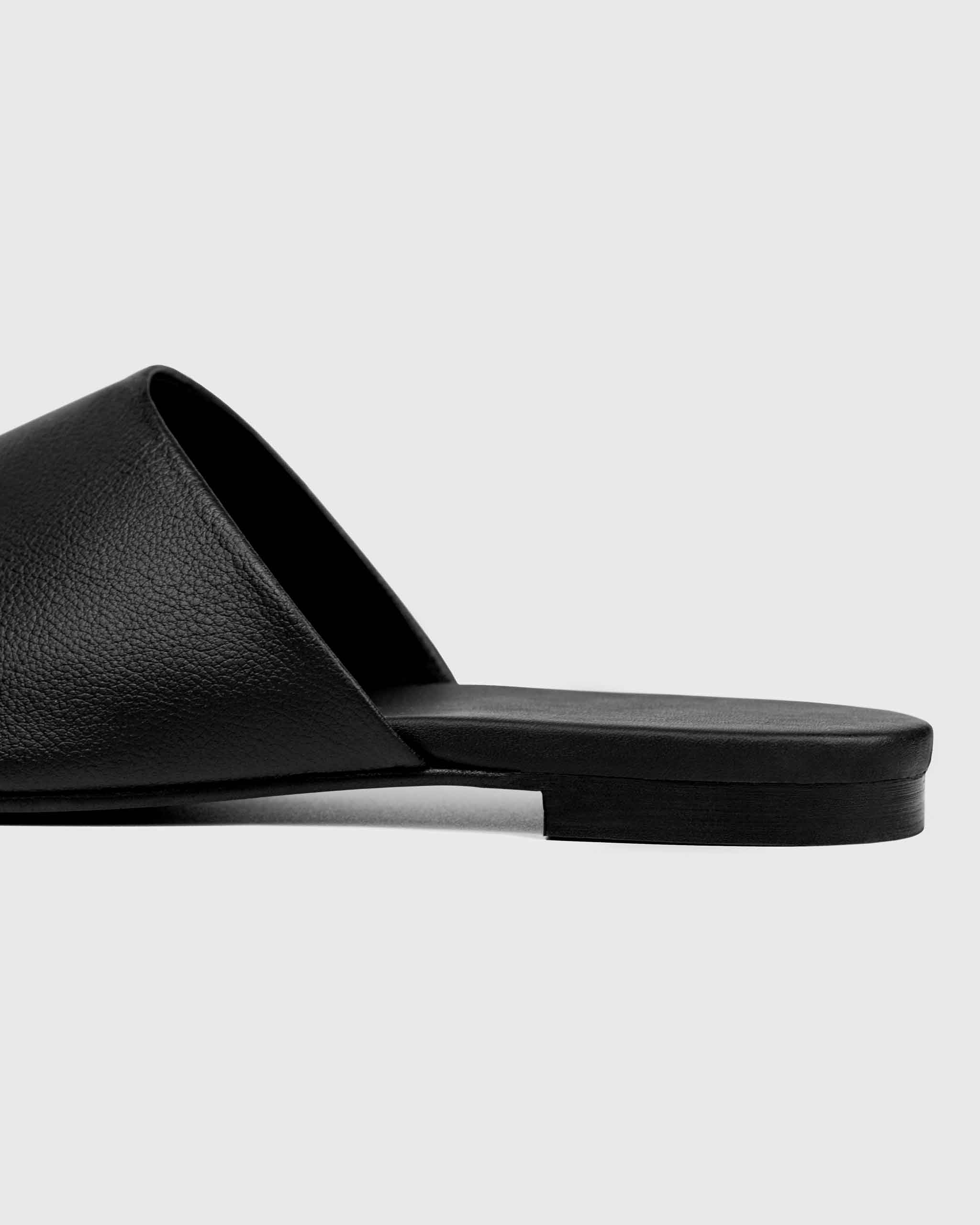 Ritzy Slides Black made of grapes leather