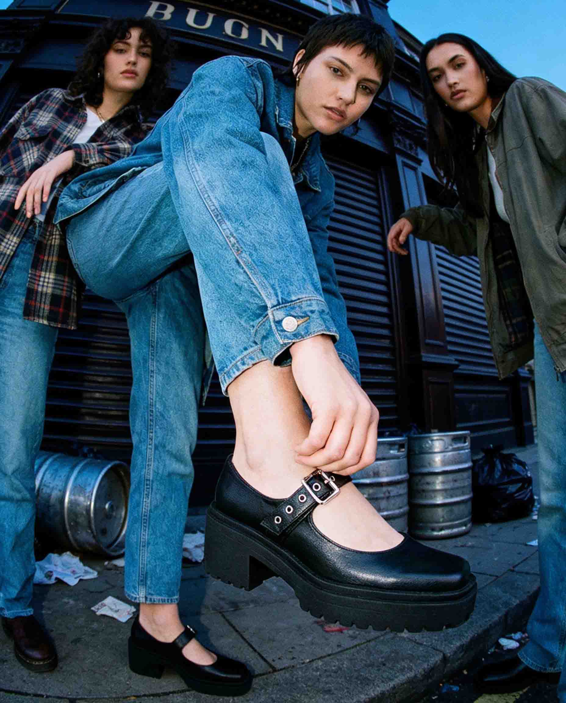 Squared Mary Jane Pumps Black made of Grape Leather