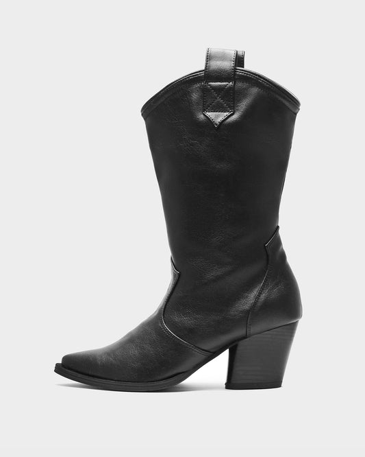 Sleeky Cowboy Boots made of Vegea grape leather