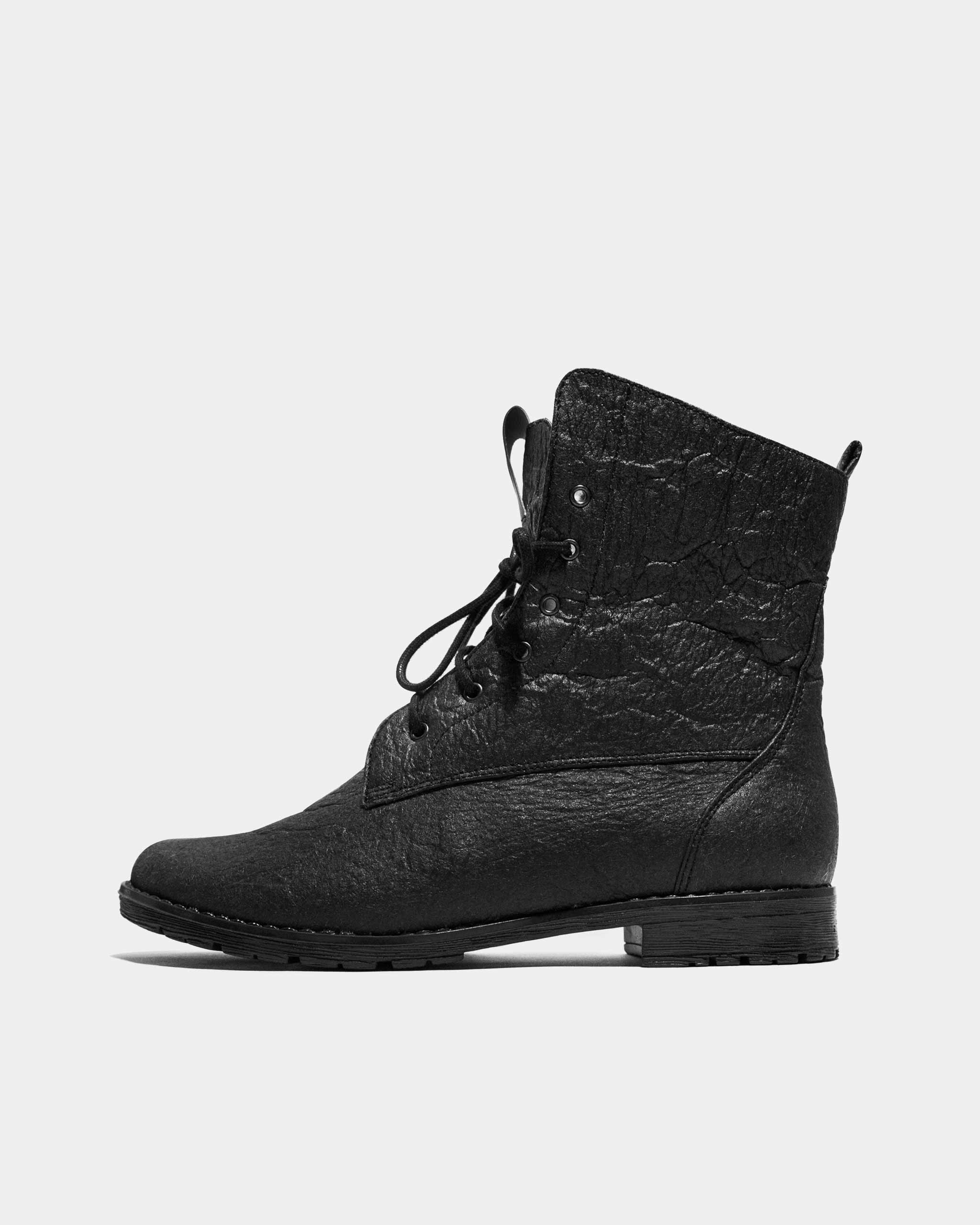 Workers No. 2 Black Boots made of Pinatex® - outlet