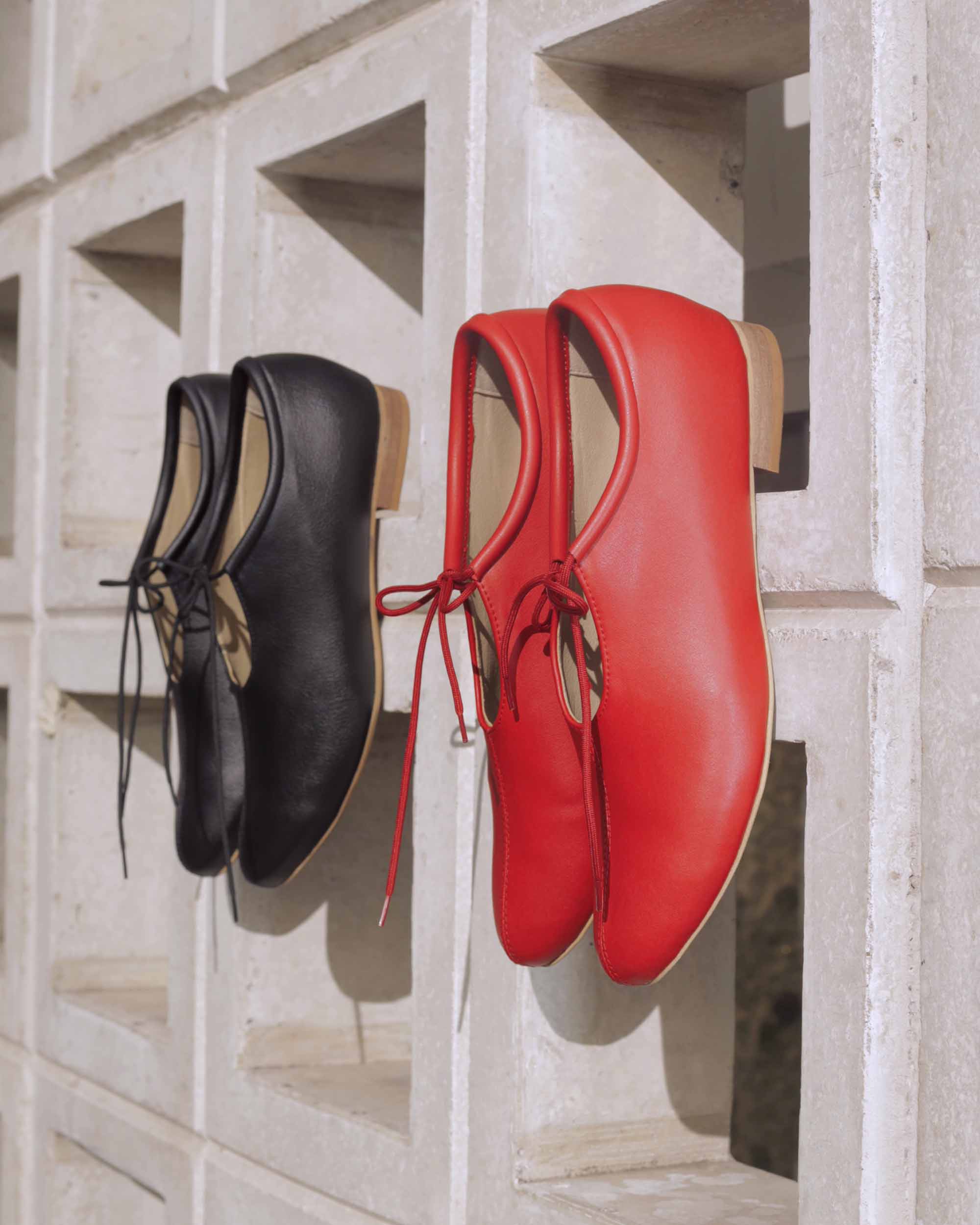 Cactus leather laced ballerinas Akira Pumps Black Nopal