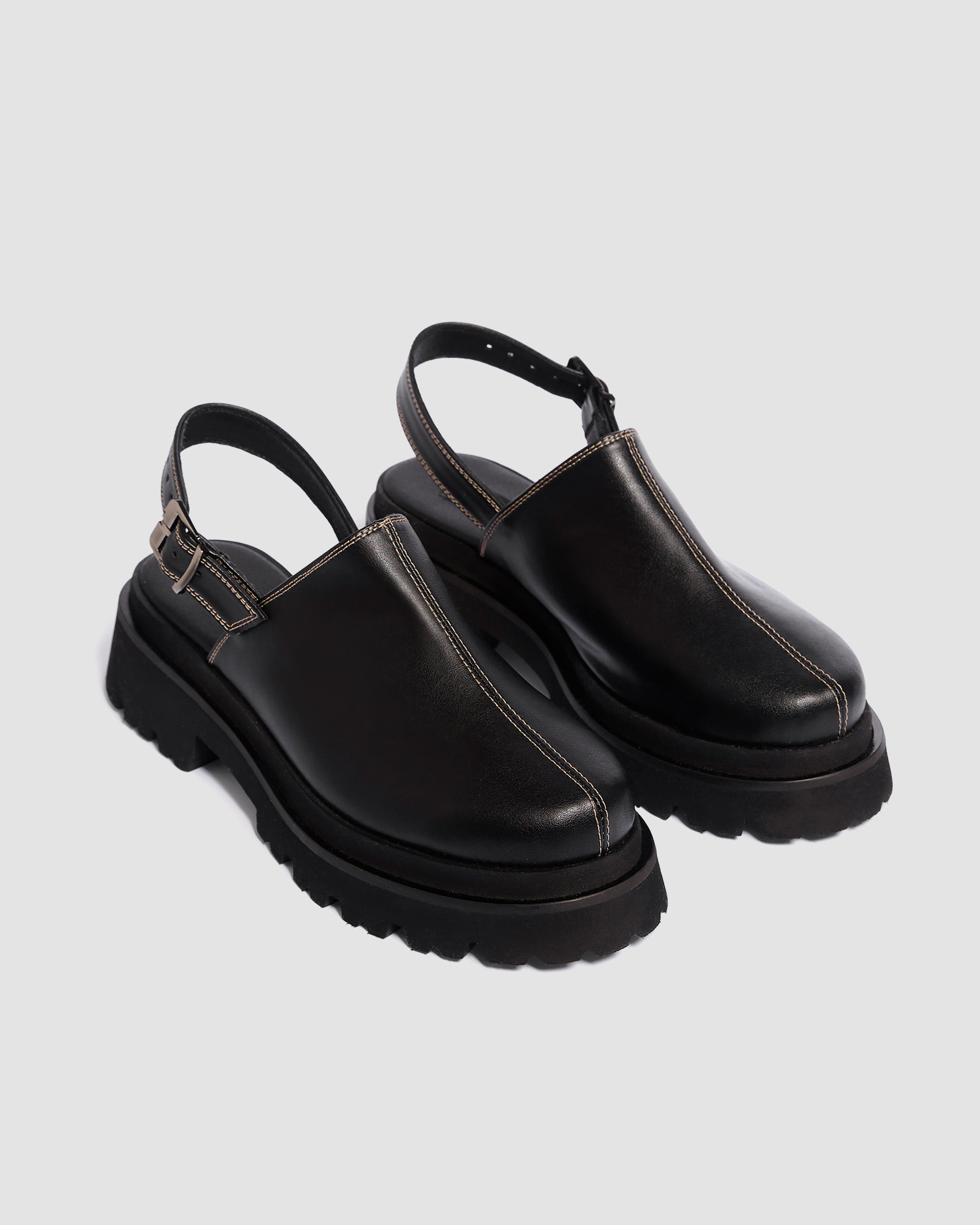 Urban Clogs made of vegan grape leather