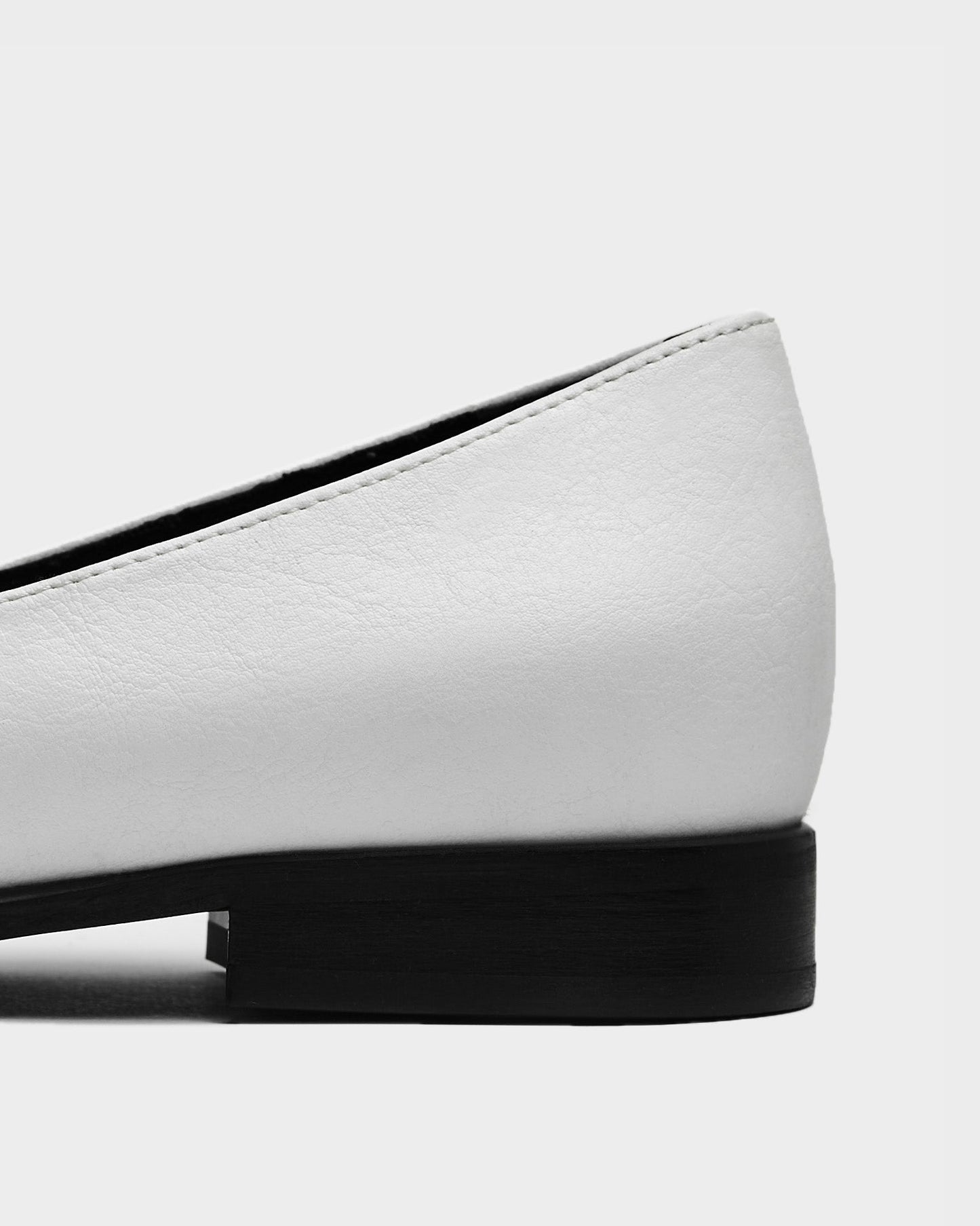 Lords White Loafers made of grape leather Vegea - sample sale