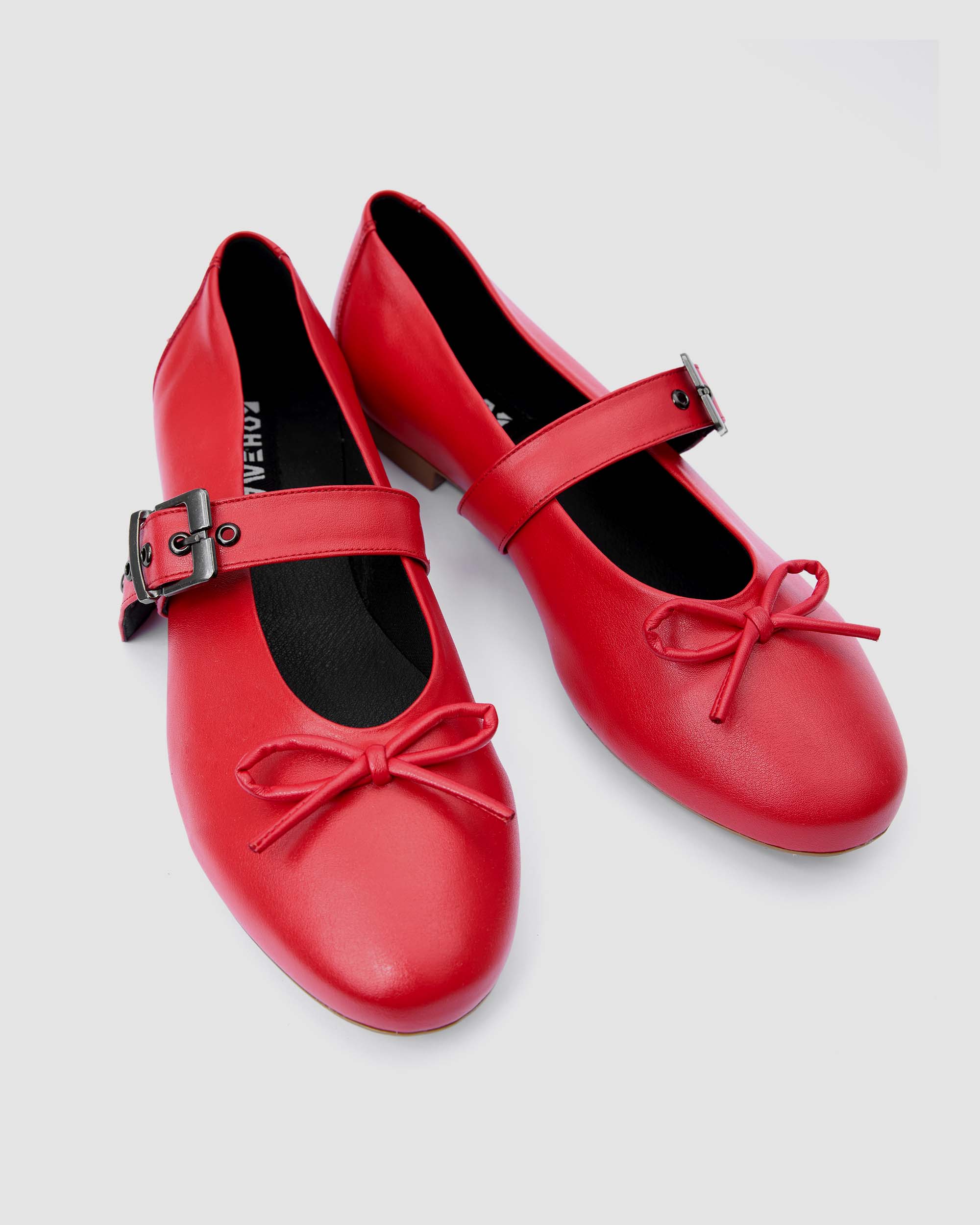 Mara Pumps red ballet flats with a strap