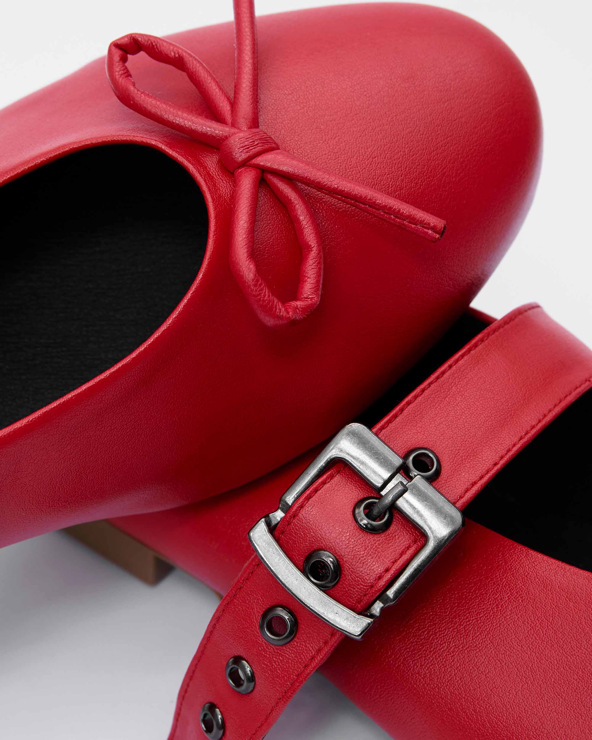 Mara Pumps red ballet flats with a strap