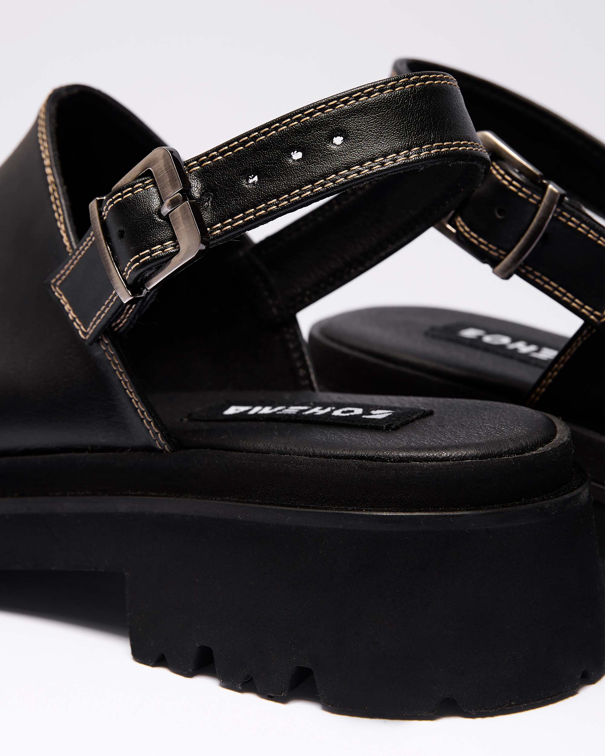 Urban Clogs made of vegan grape leather