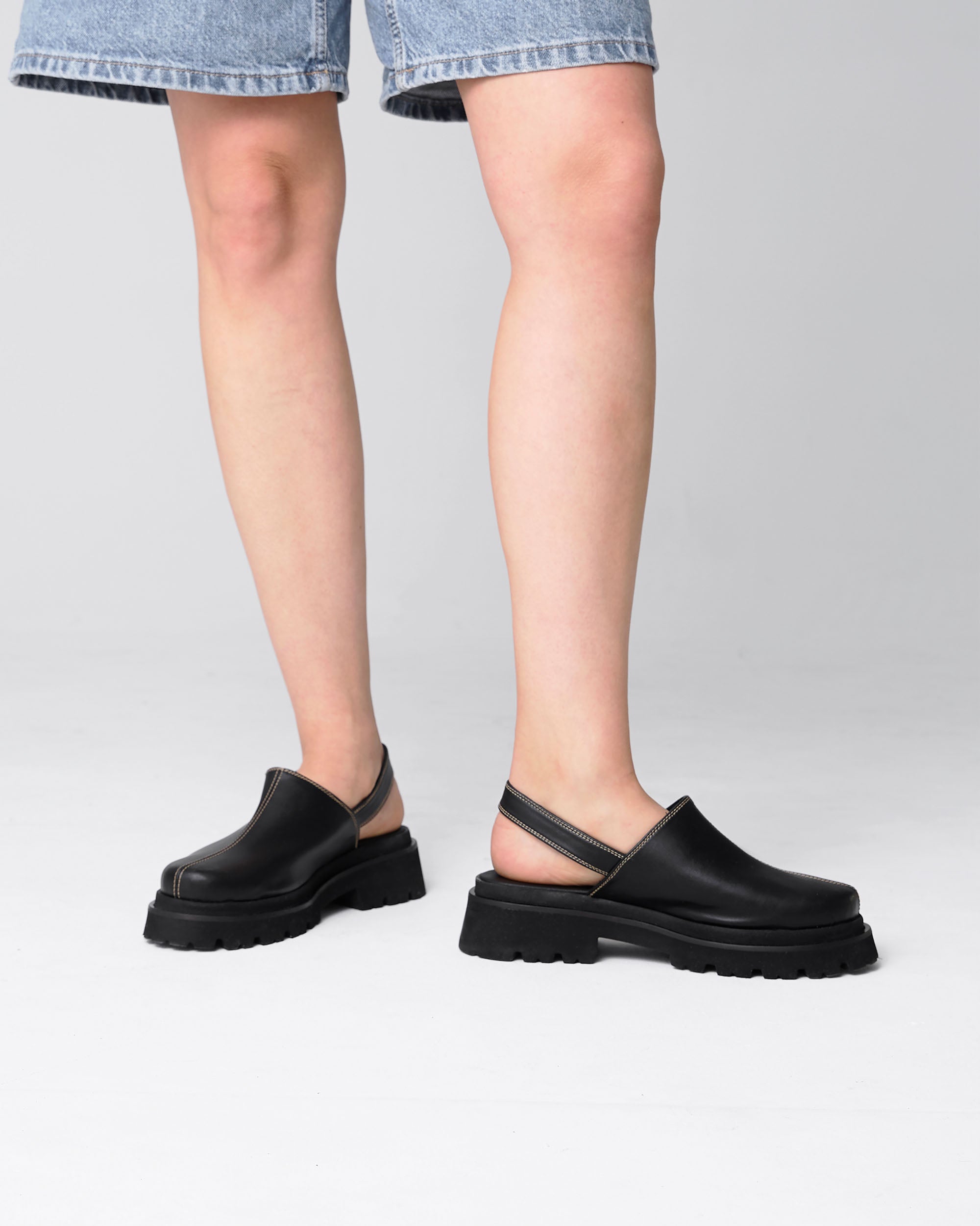 Urban Clogs made of vegan grape leather