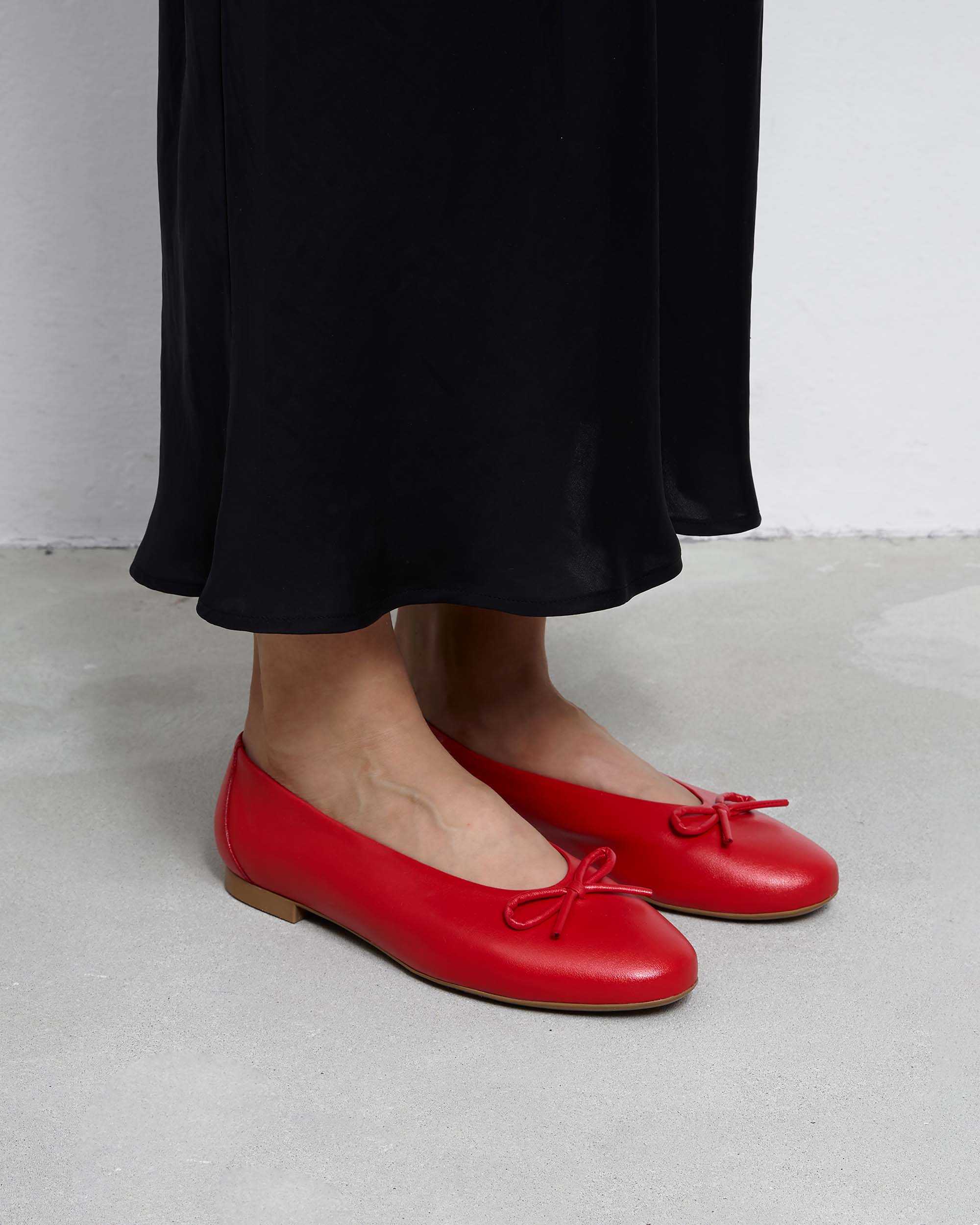 Mossy Pumps Red ballet flats with a bow