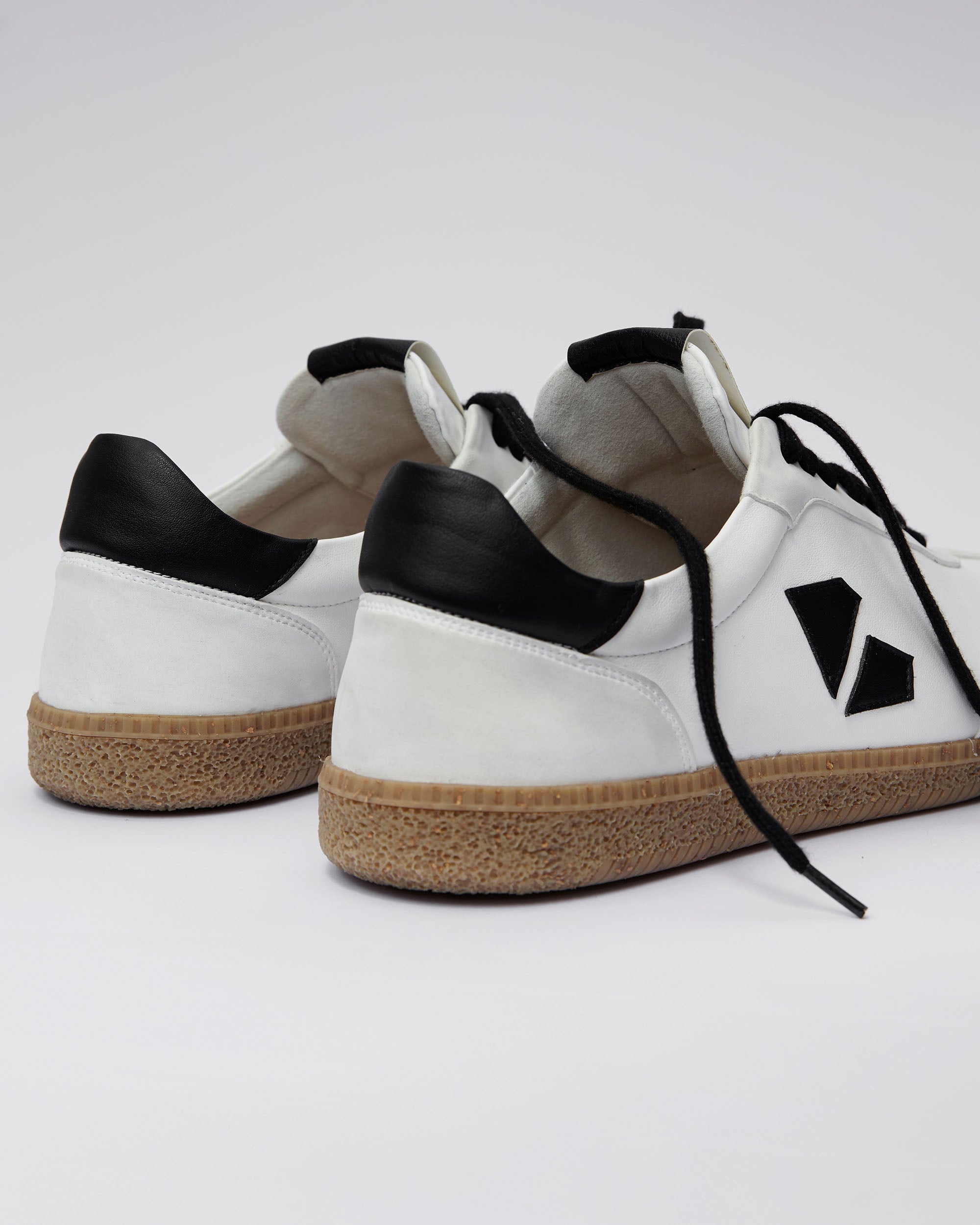 Brava Sneakers White Black Men