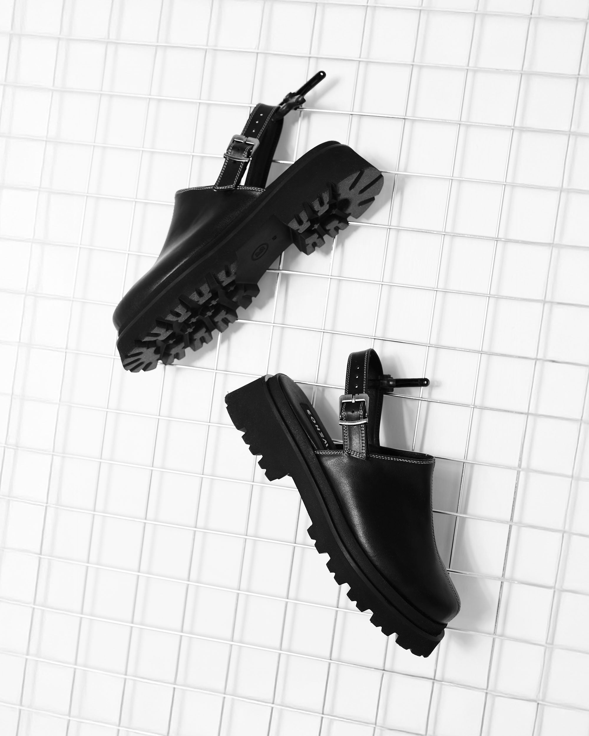 Urban Clogs made of vegan grape leather