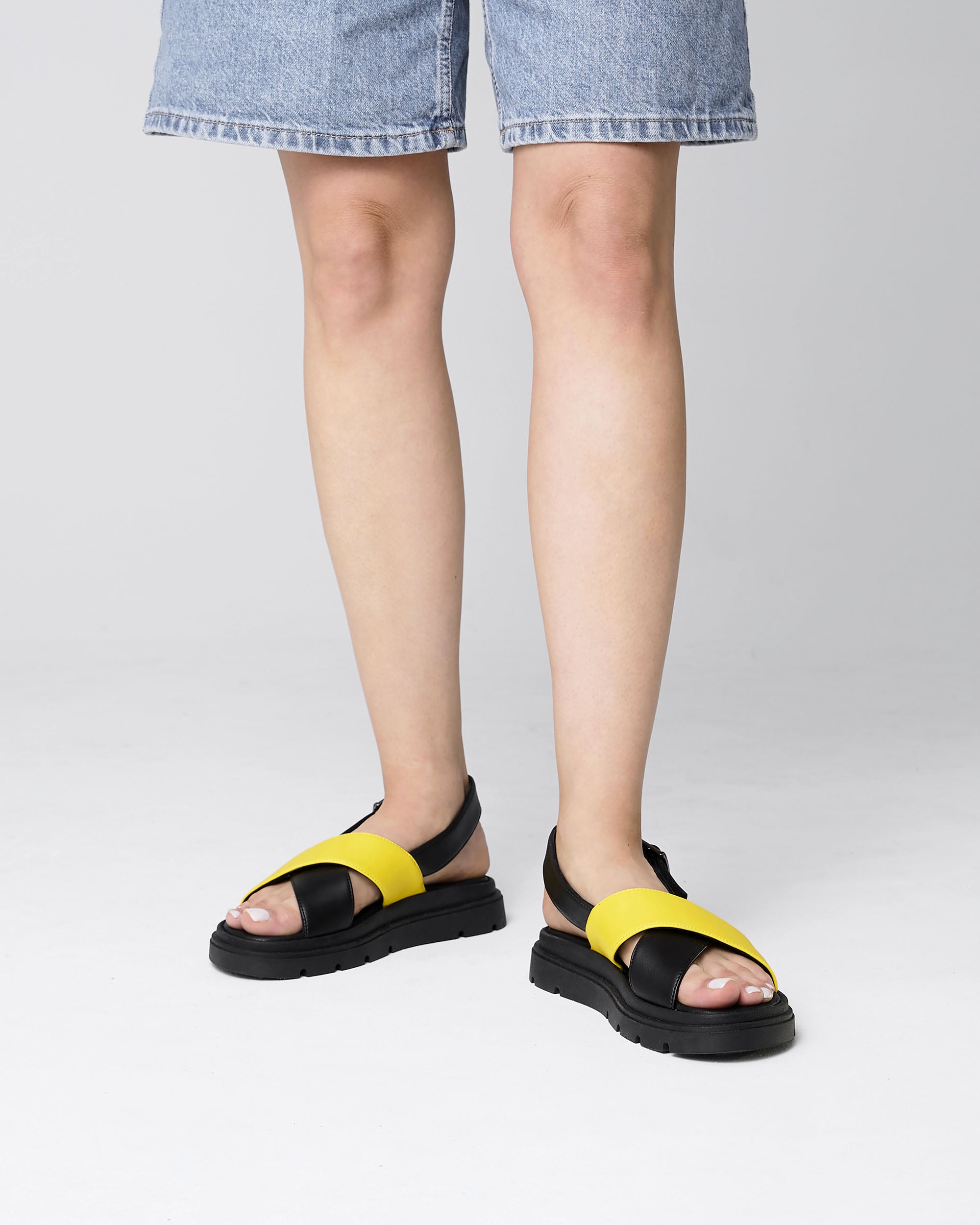 Glare Sandals Lemon made of vegan corn leather