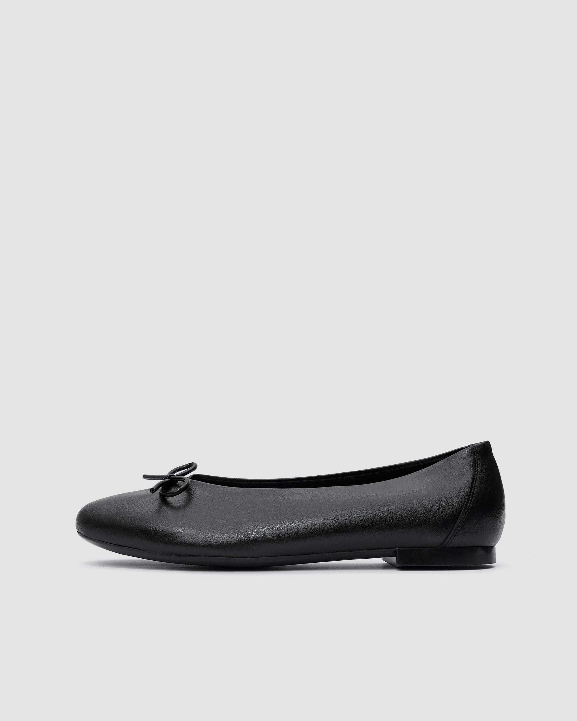 Mossy Pumps Black ballet flats with a bow
