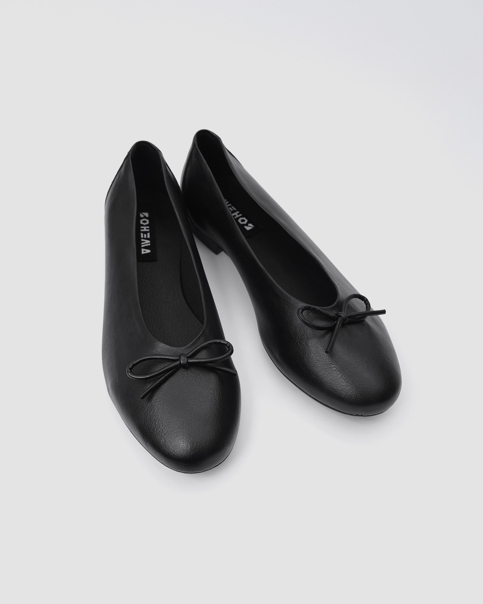 Mossy Pumps Black ballet flats with a bow