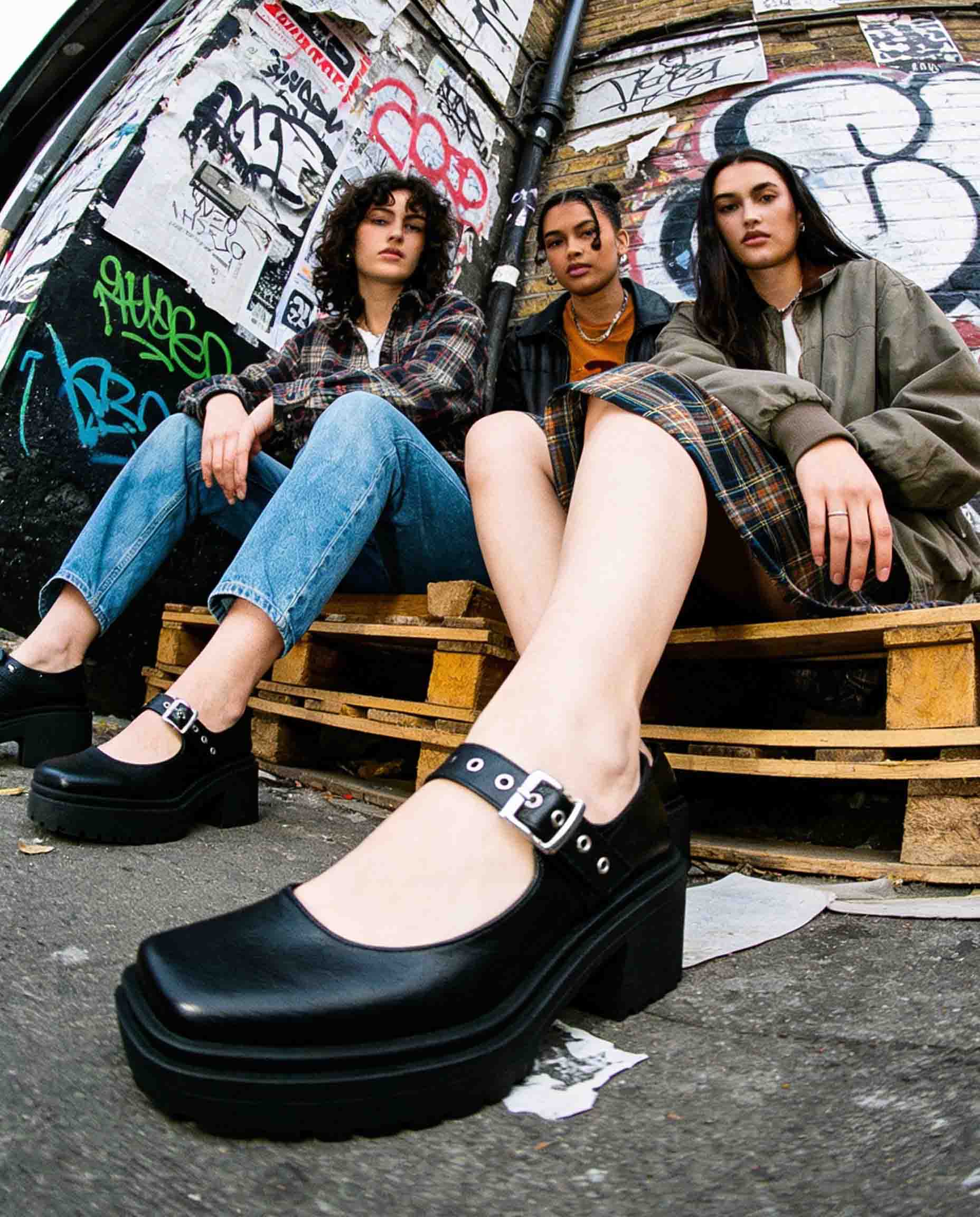 Squared Mary Jane Pumps Black made of Grape Leather