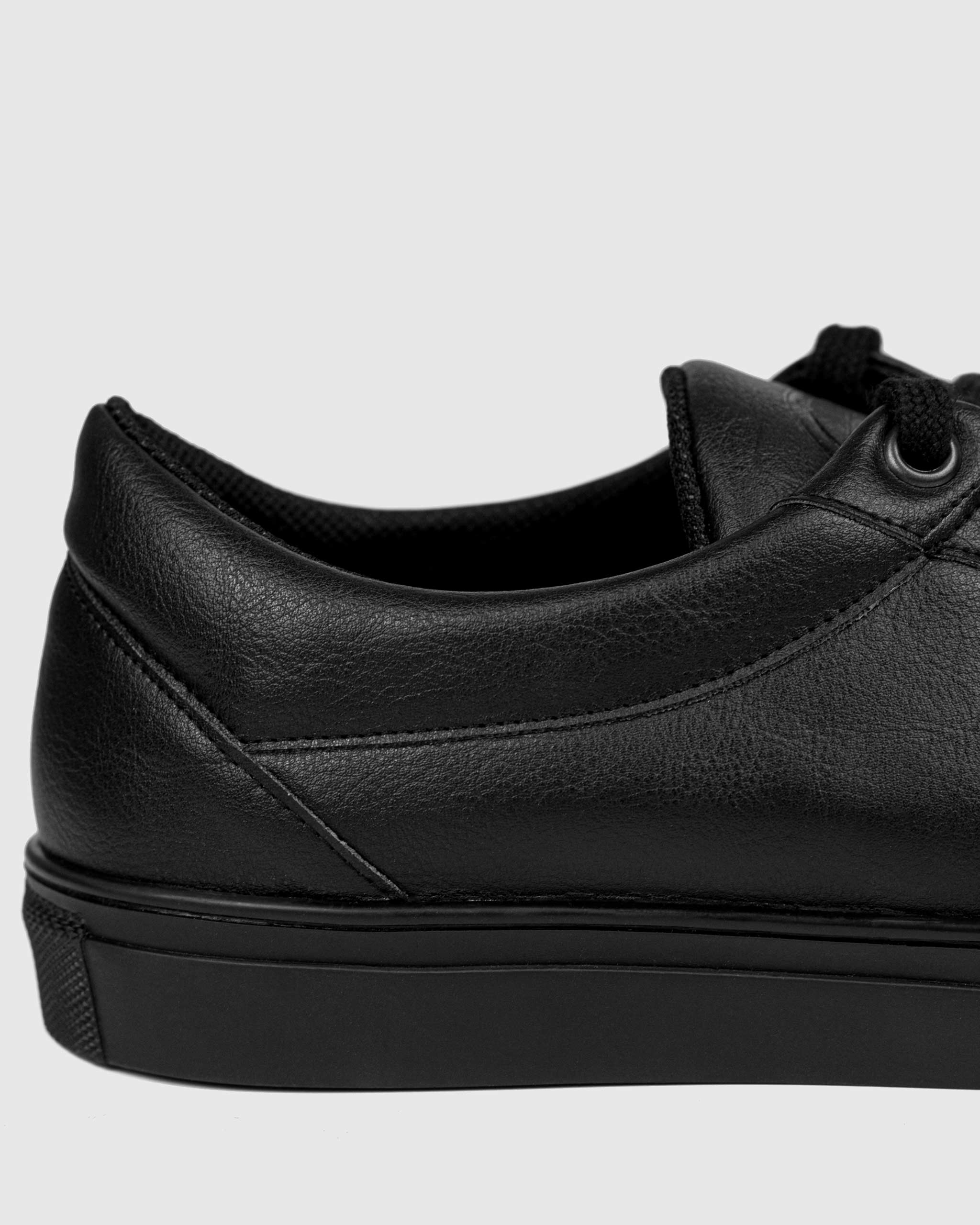 Awake Sneakers Black men's sneakers made of Vegea grape leather