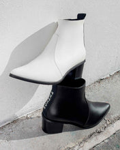 Load image into Gallery viewer, Swan No.1 White Nopal cactus leather boots
